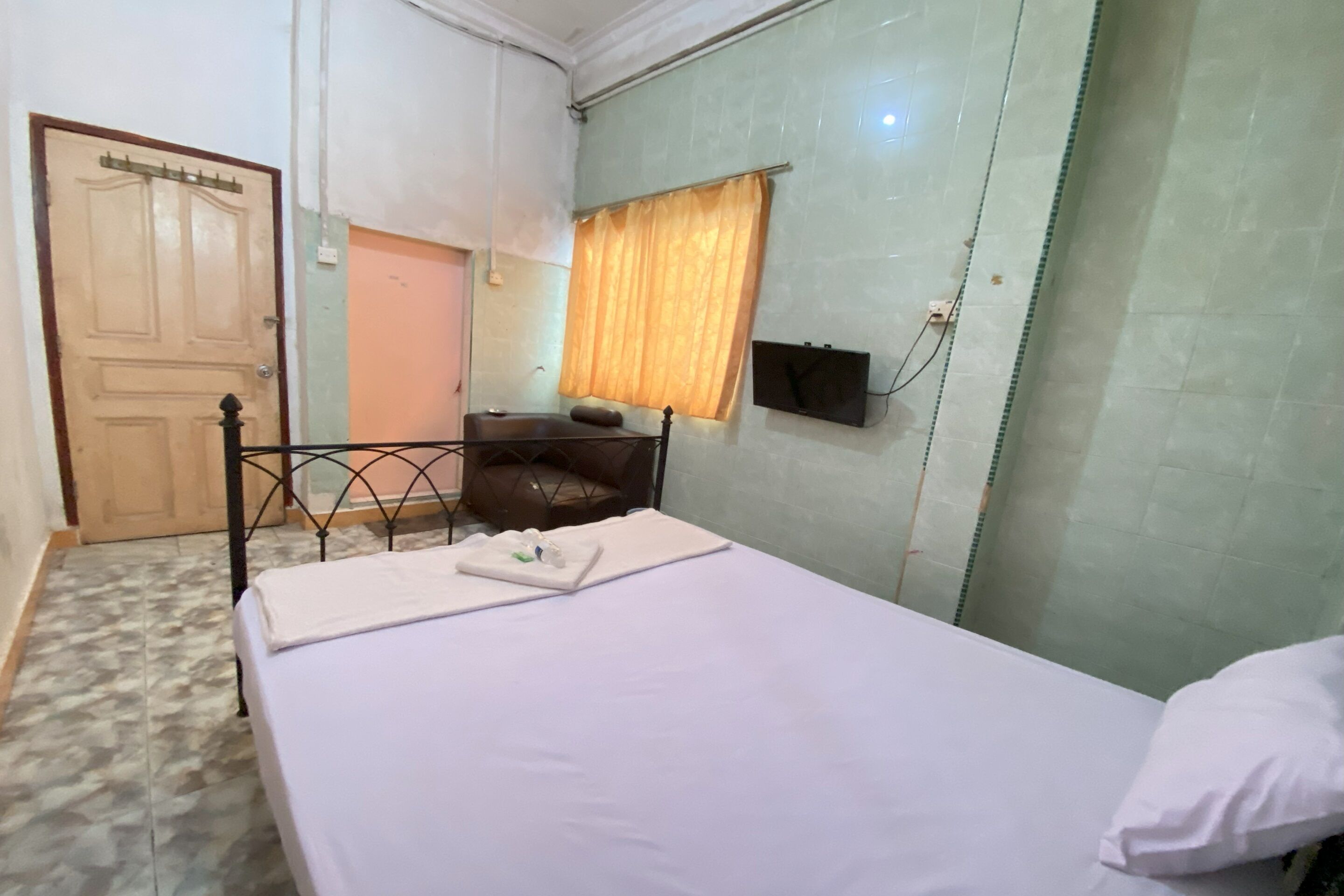 Hotel California 2 by OYO