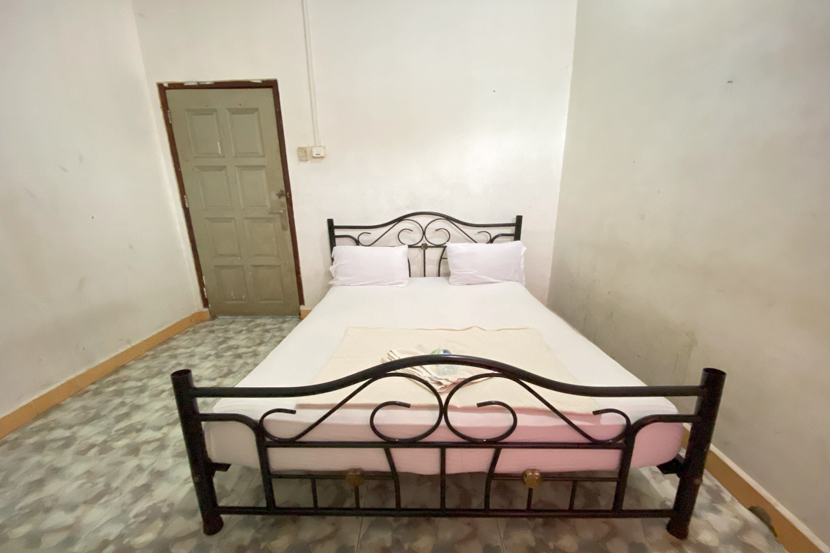 Hotel California 2 by OYO