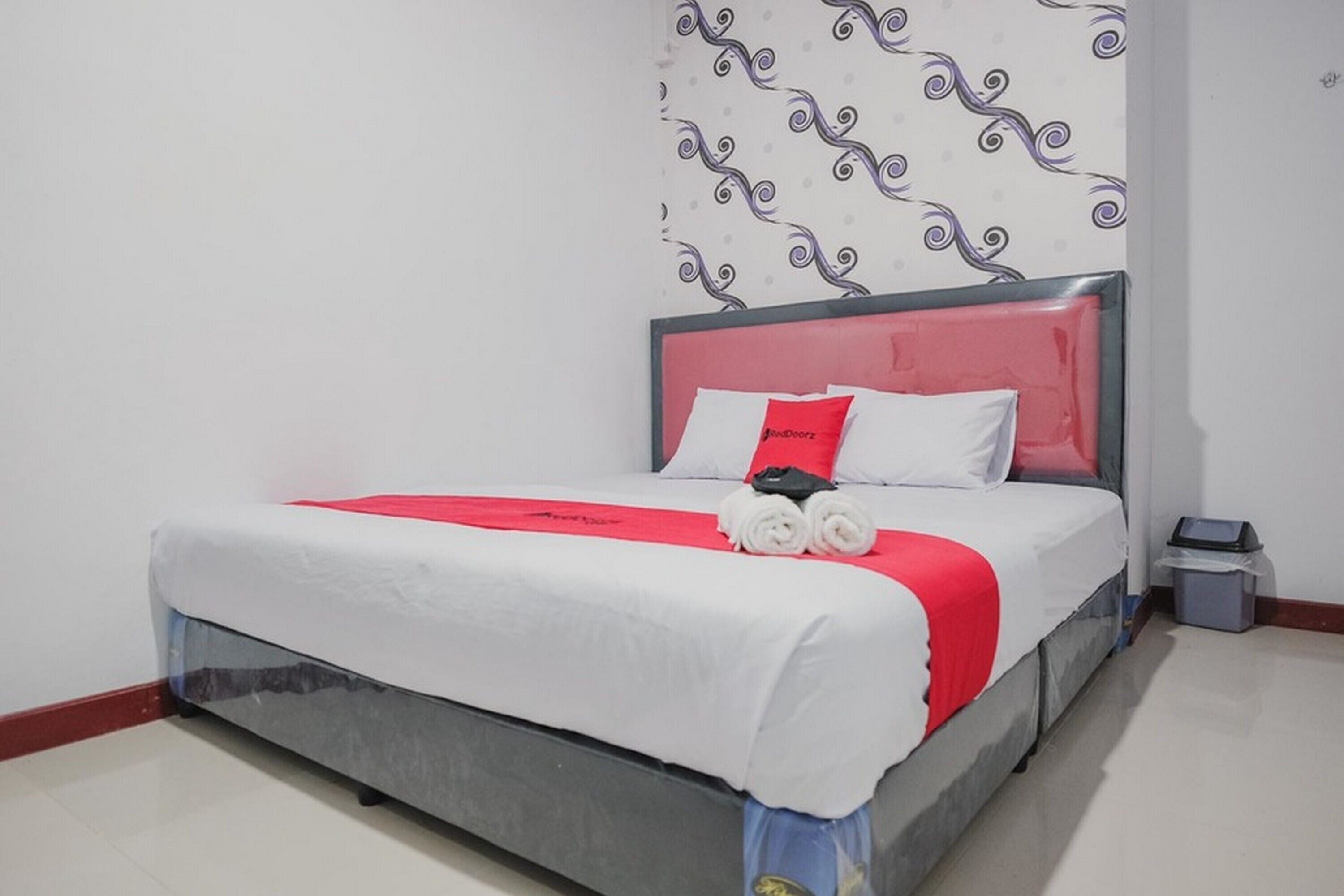 JRP Guesthouse by RedDoorz