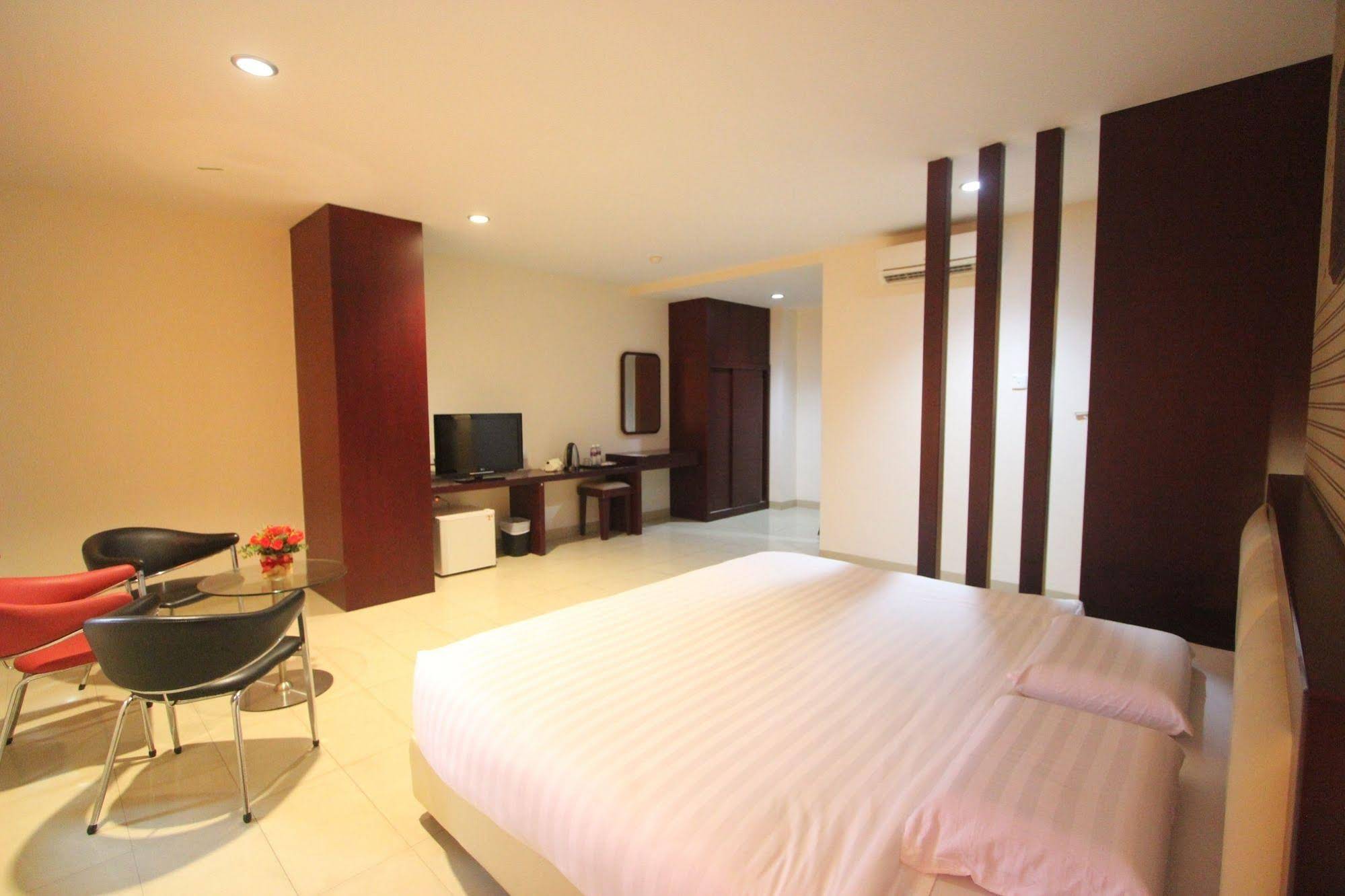 Lovina Inn Nagoya