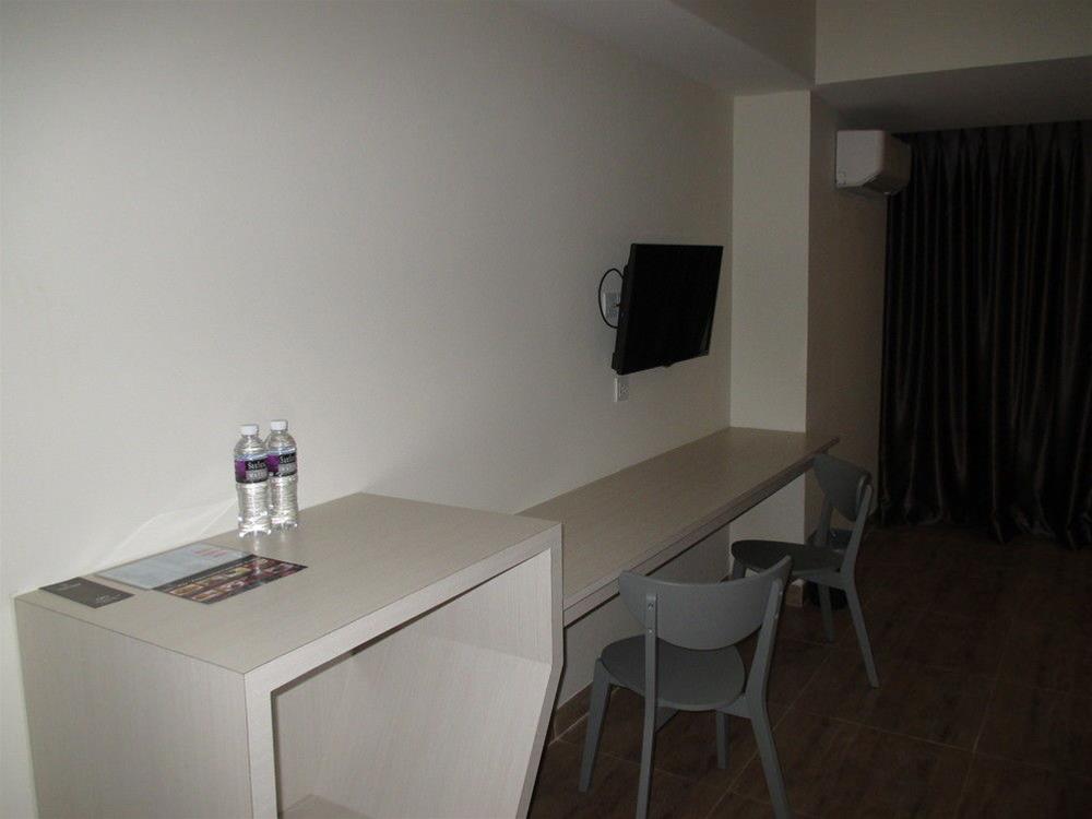 Nite And Day Batam Jodoh Square