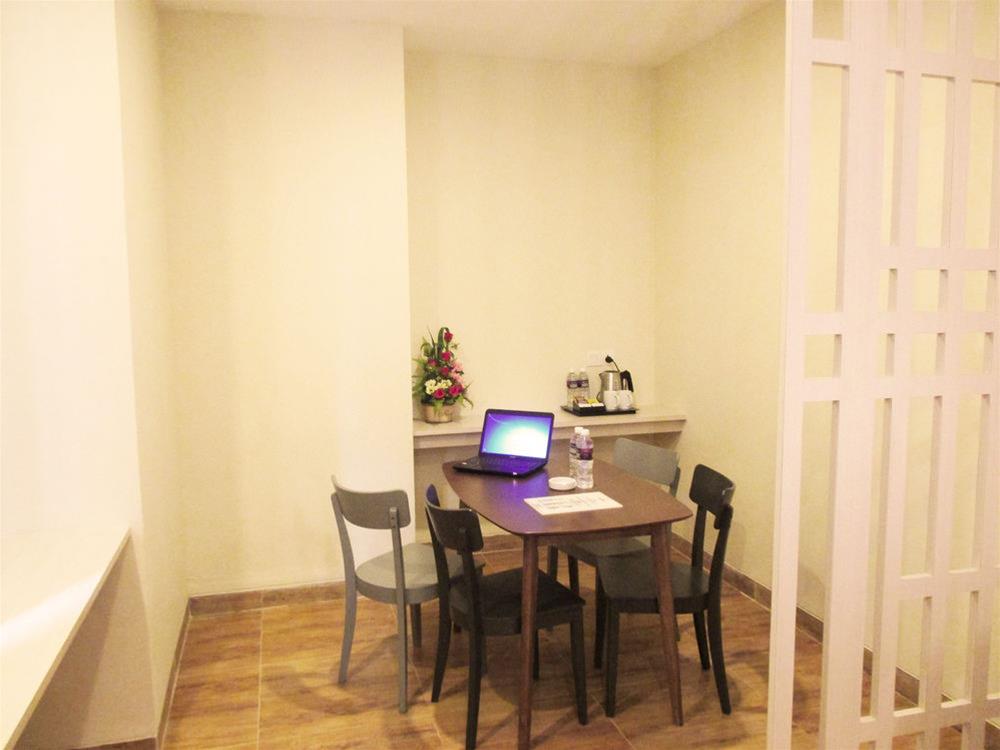 Nite And Day Batam Jodoh Square