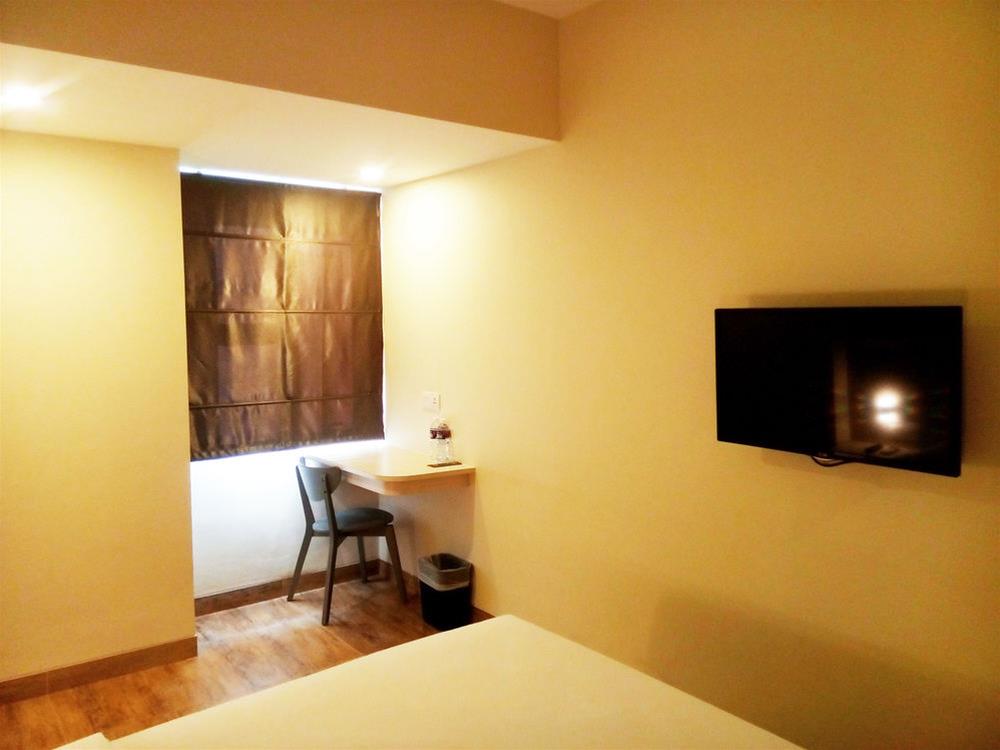 Nite And Day Batam Jodoh Square