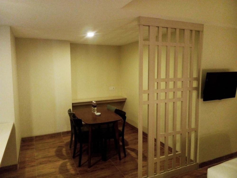 Nite And Day Batam Jodoh Square