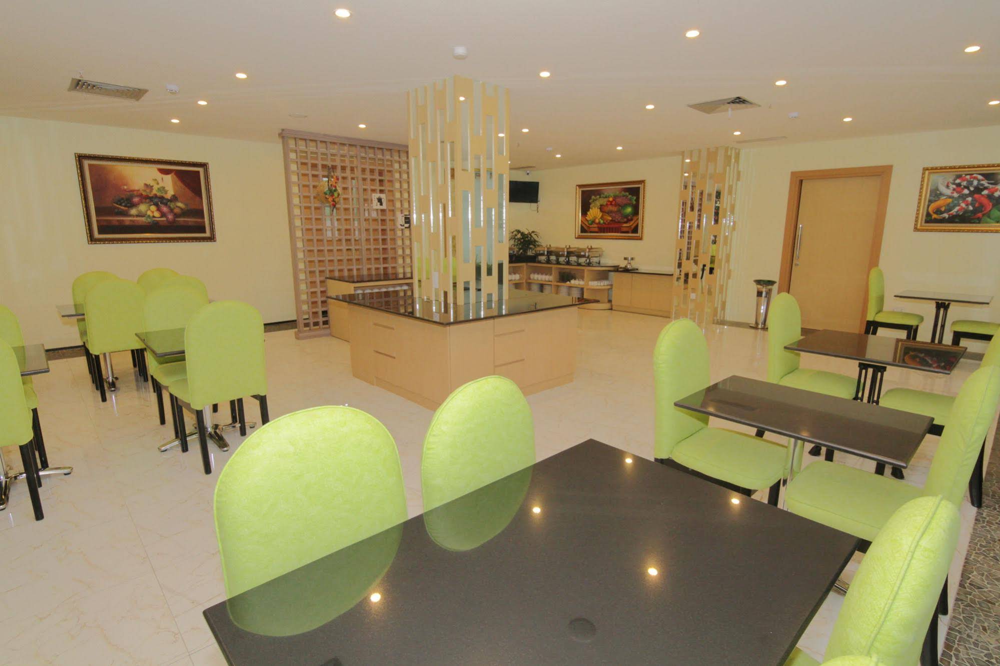 OYO 666 D' Grande Hotel Batam by Airy