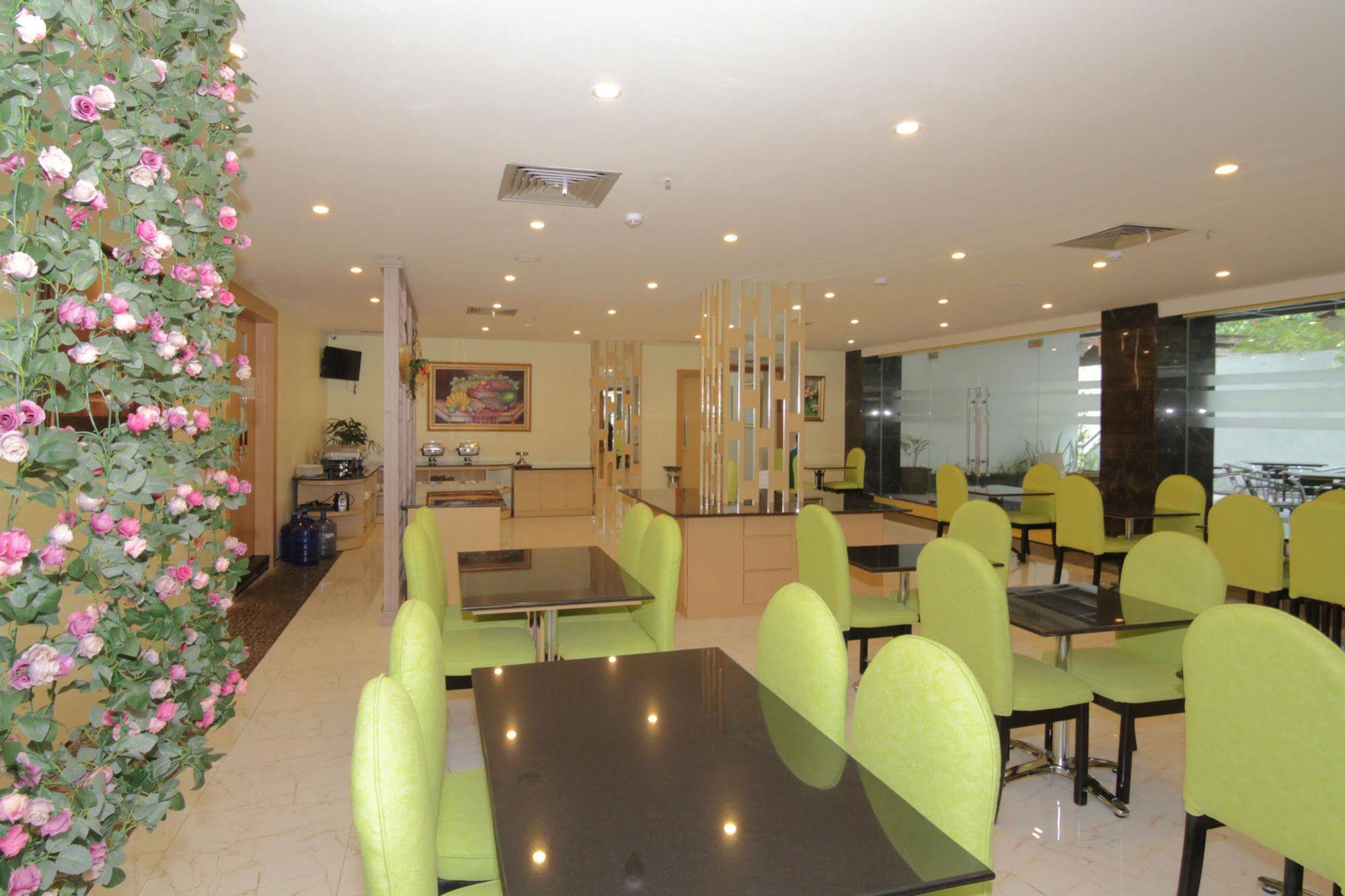 OYO 666 D' Grande Hotel Batam by Airy