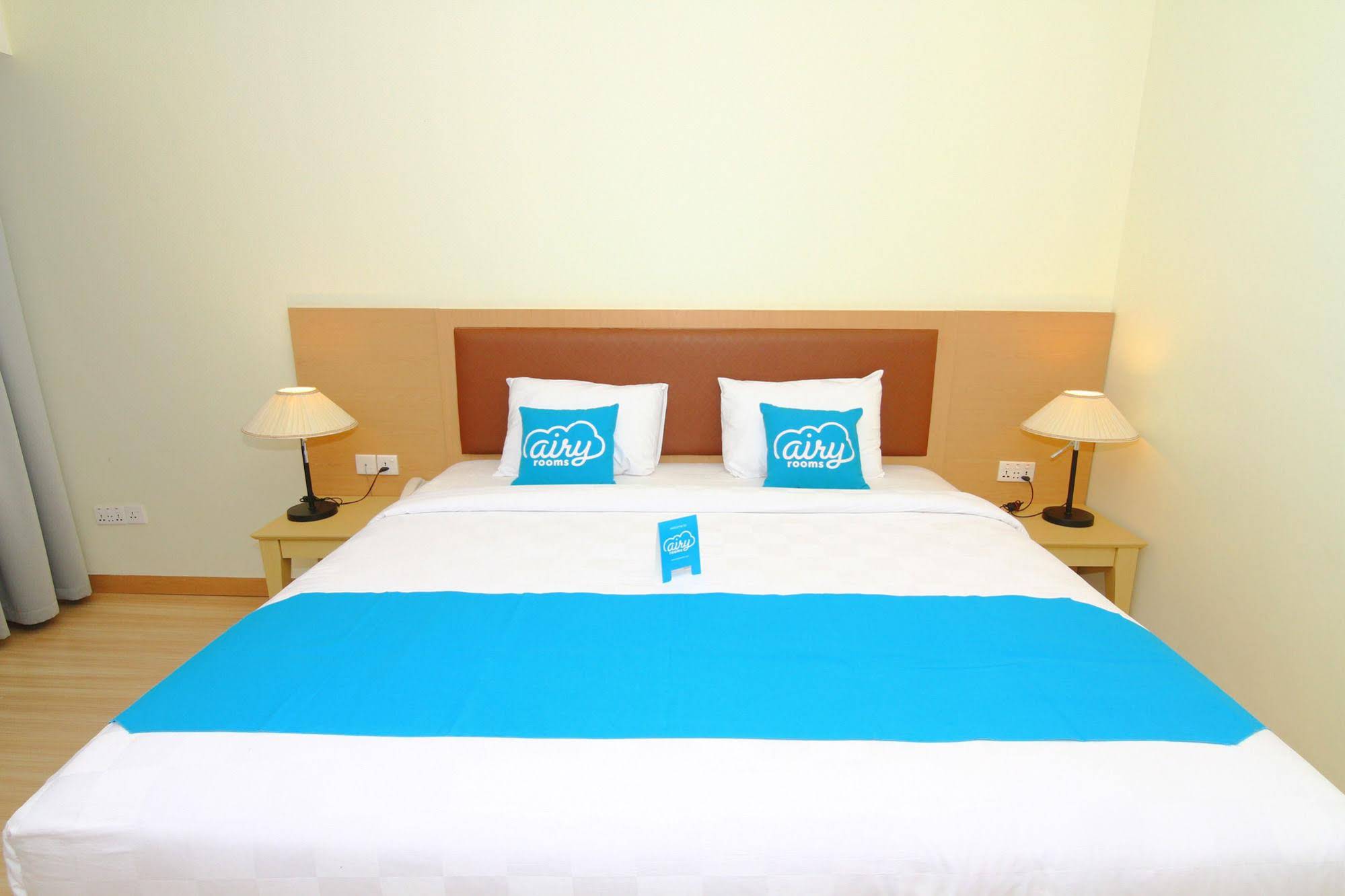 OYO 666 D' Grande Hotel Batam by Airy