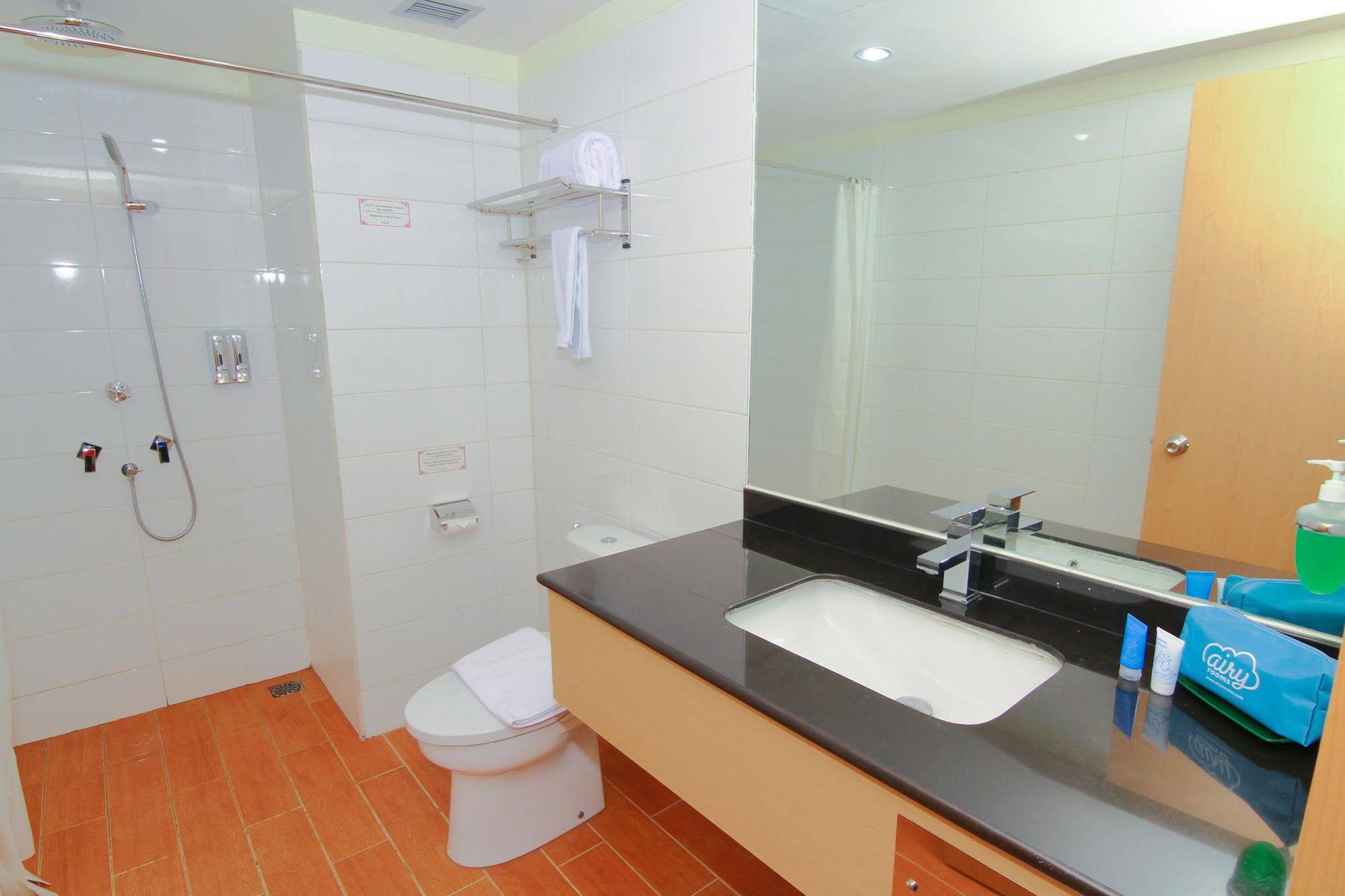 OYO 666 D' Grande Hotel Batam by Airy