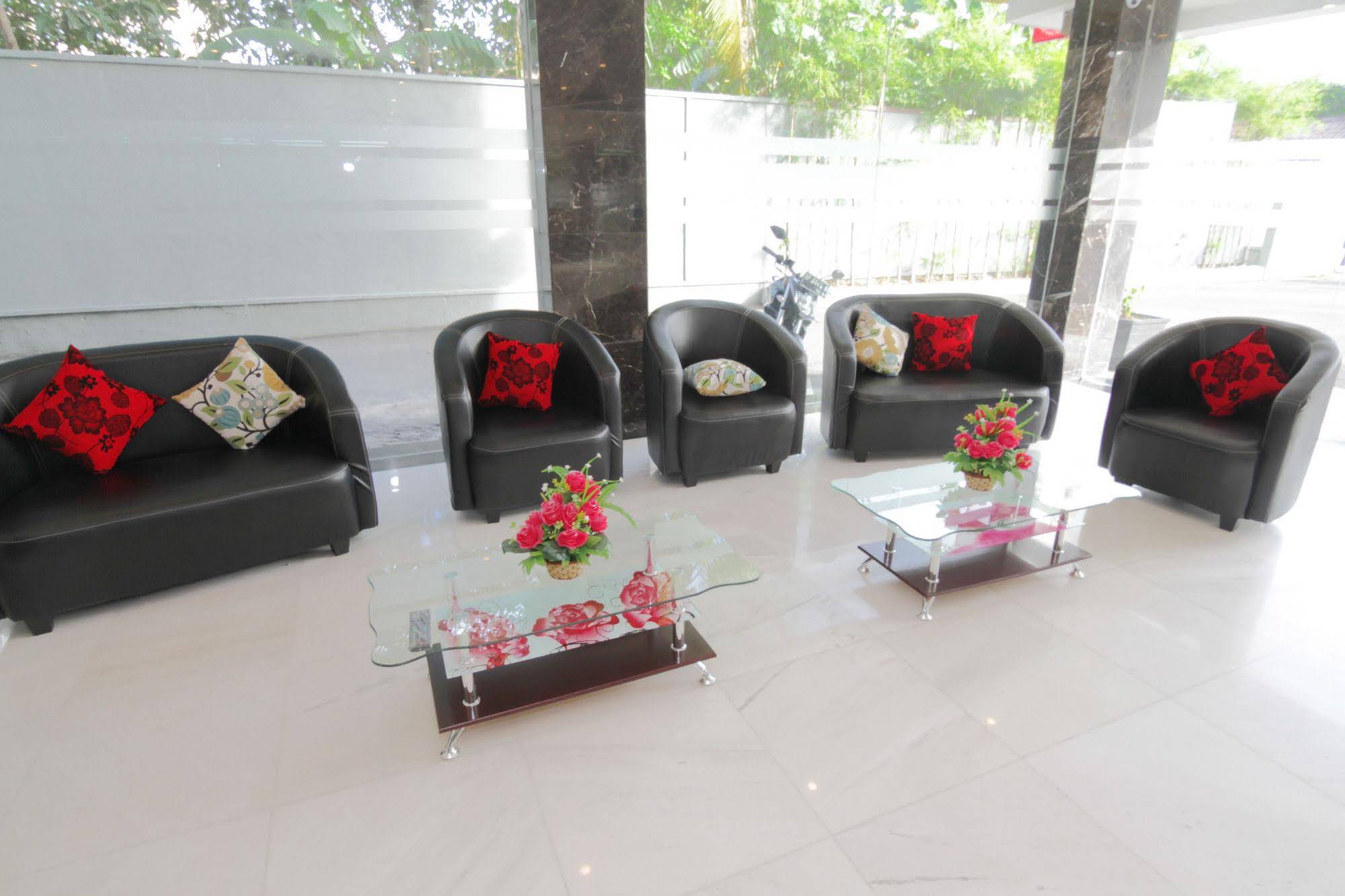 OYO 666 D' Grande Hotel Batam by Airy