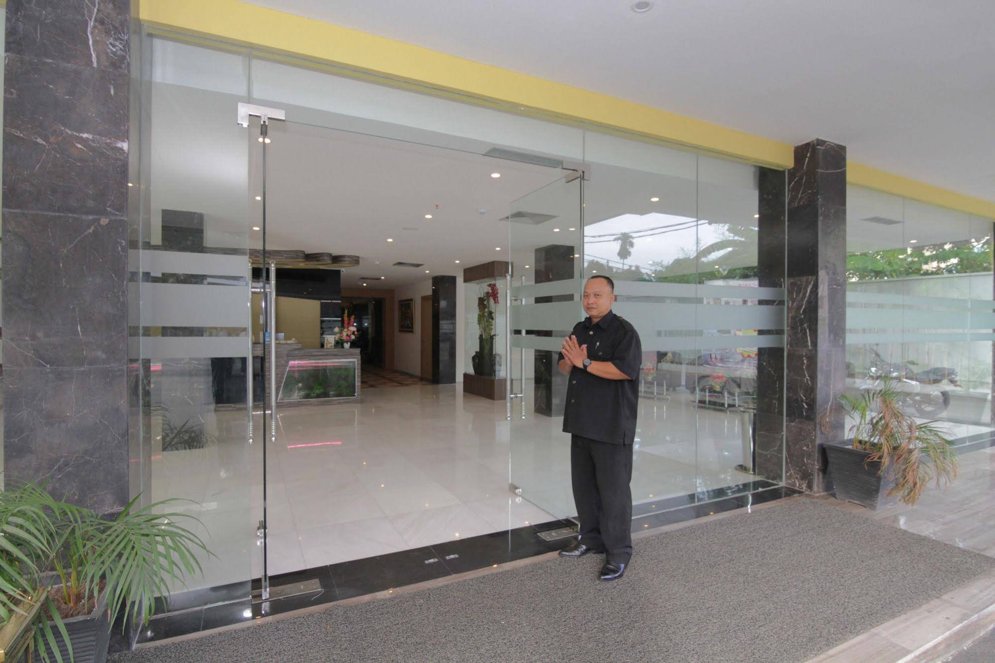 OYO 666 D' Grande Hotel Batam by Airy