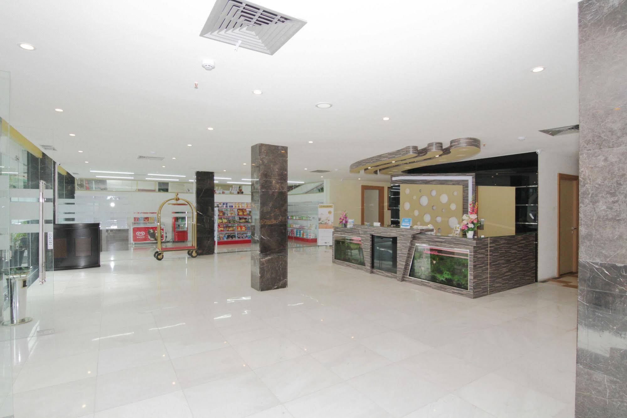 OYO 666 D' Grande Hotel Batam by Airy