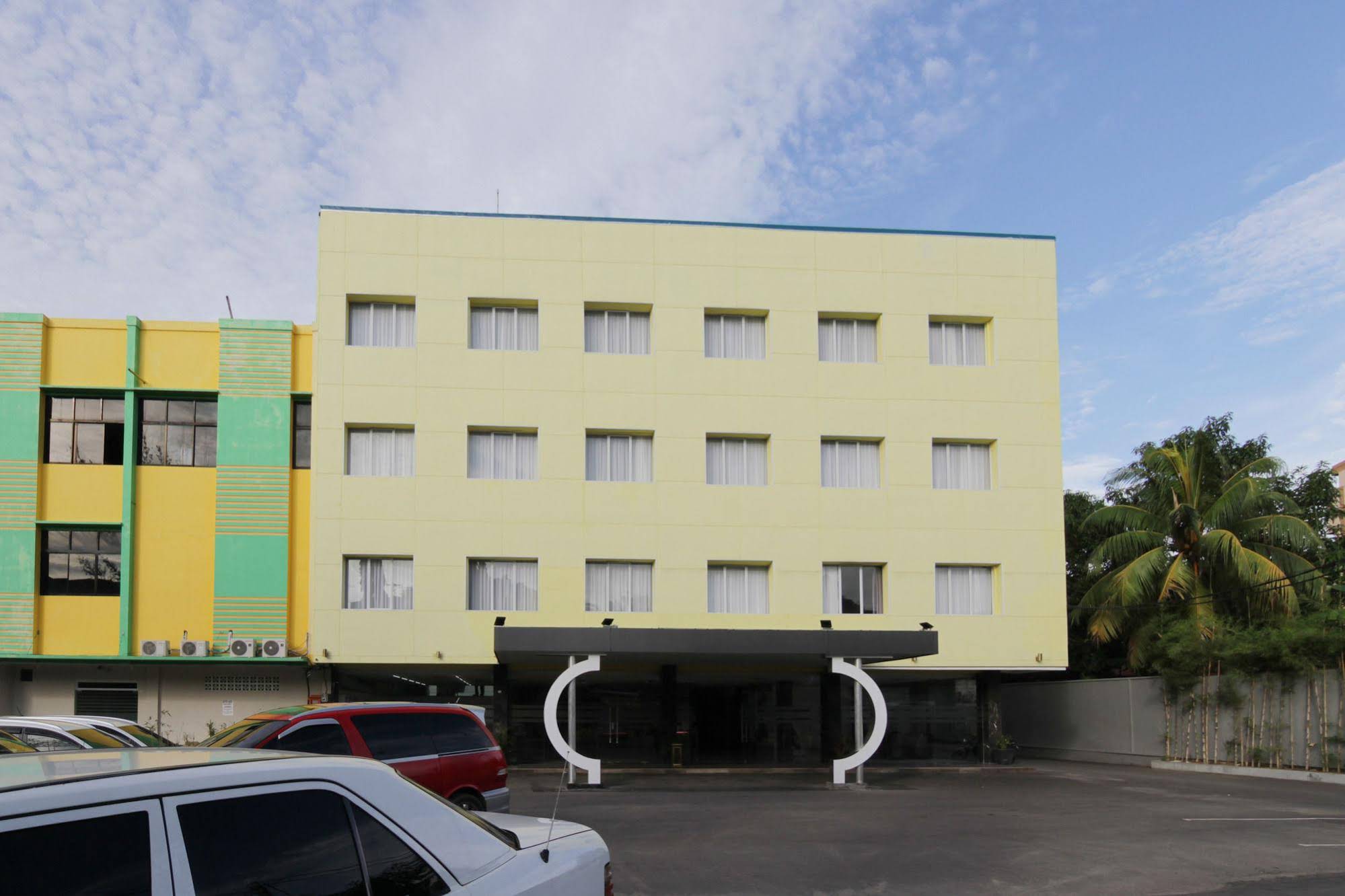 OYO 666 D' Grande Hotel Batam by Airy