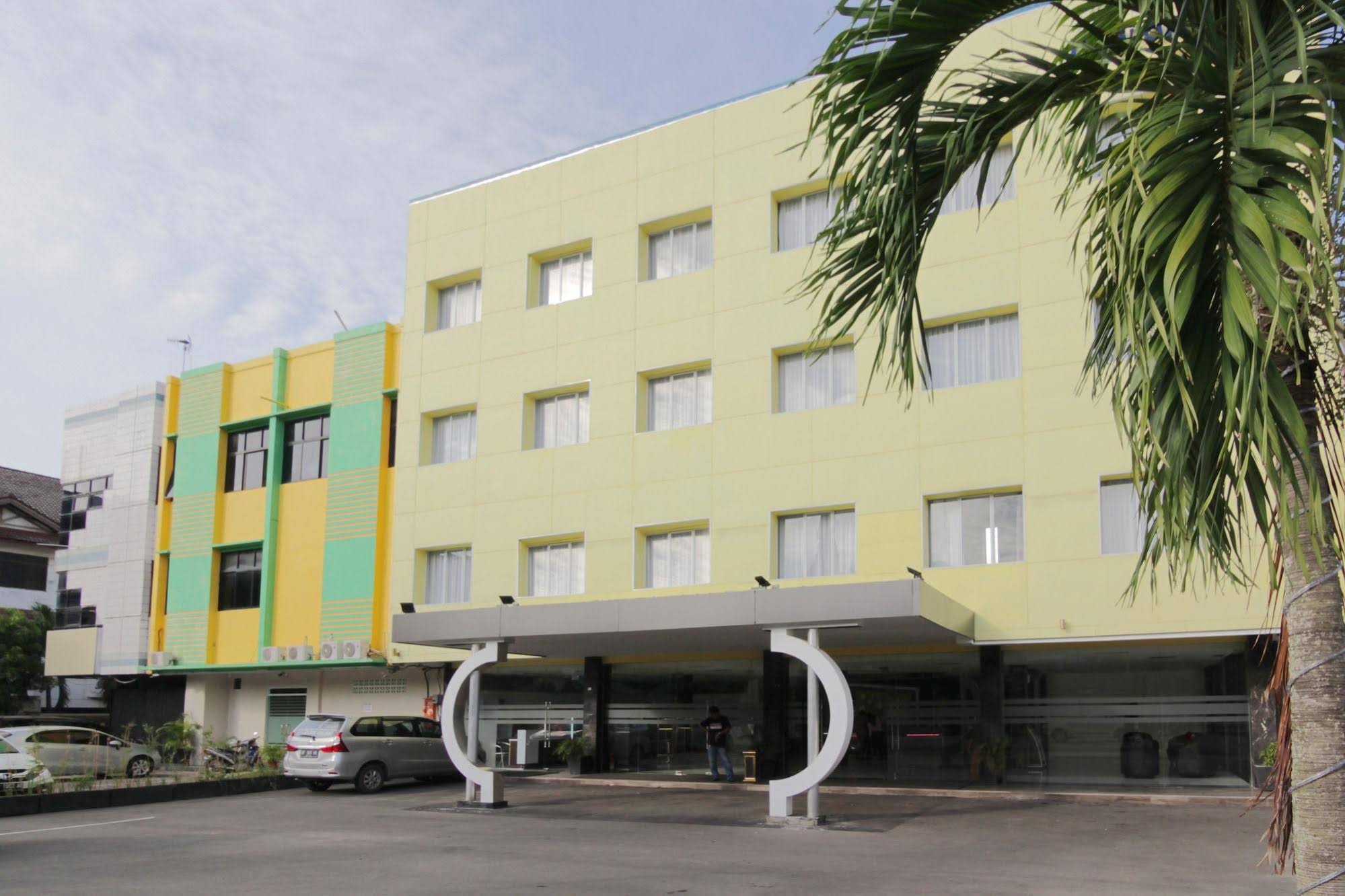 OYO 666 D' Grande Hotel Batam by Airy