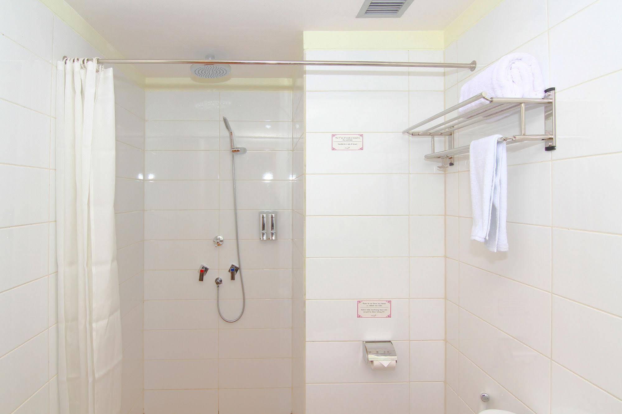 OYO 666 D' Grande Hotel Batam by Airy