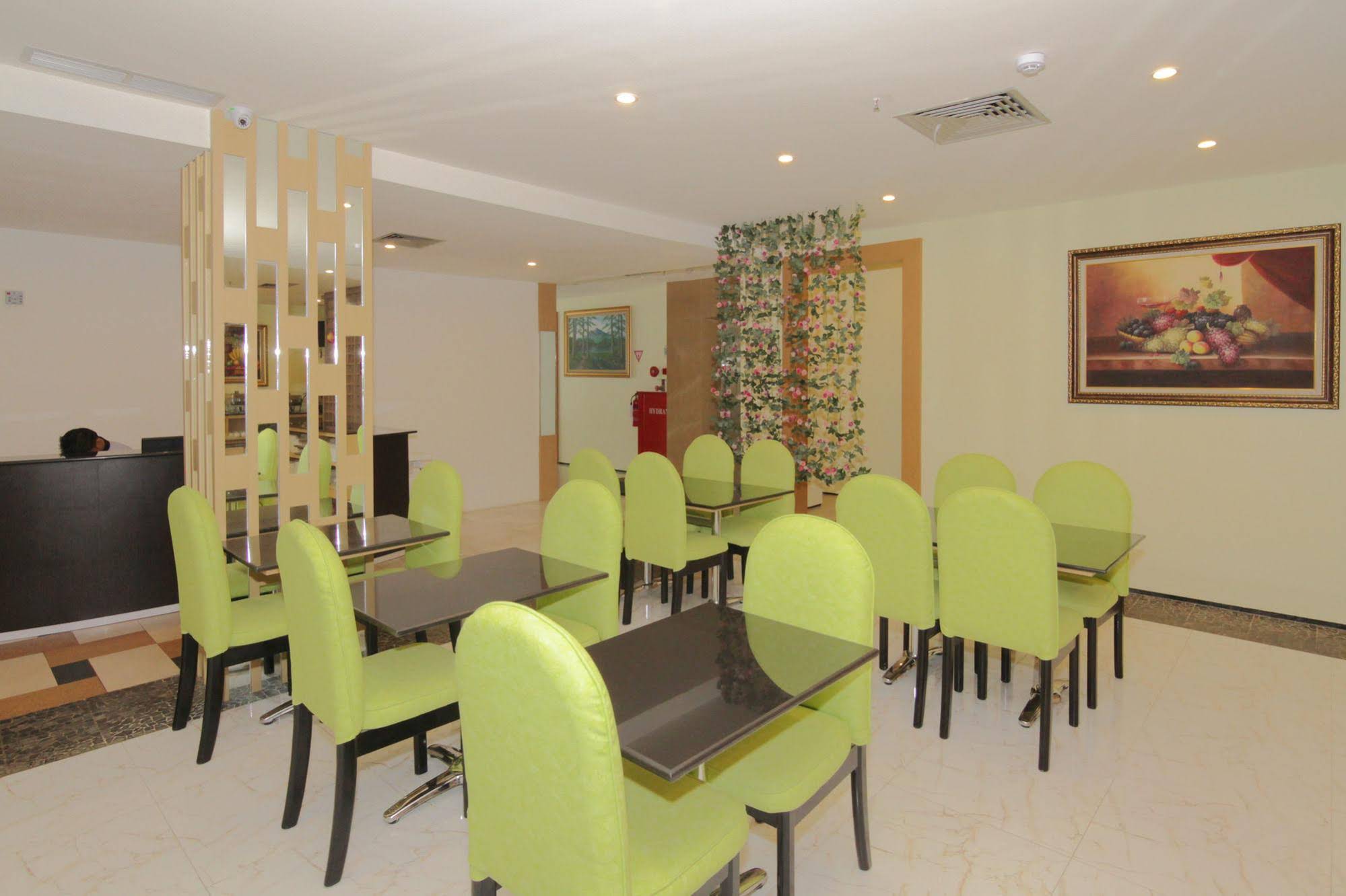 OYO 666 D' Grande Hotel Batam by Airy