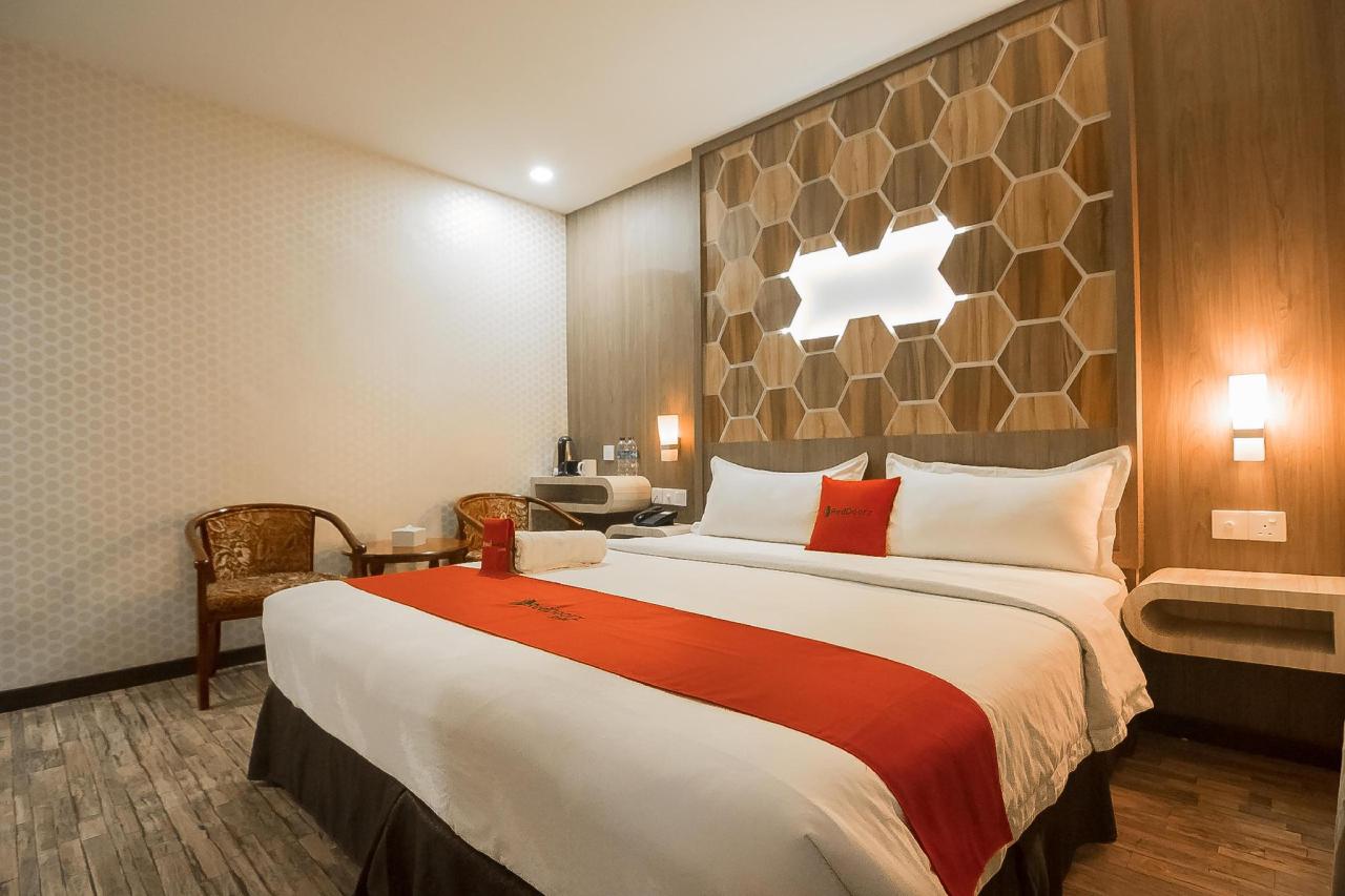 Paragon Nagoya Hotel by RedDoorz