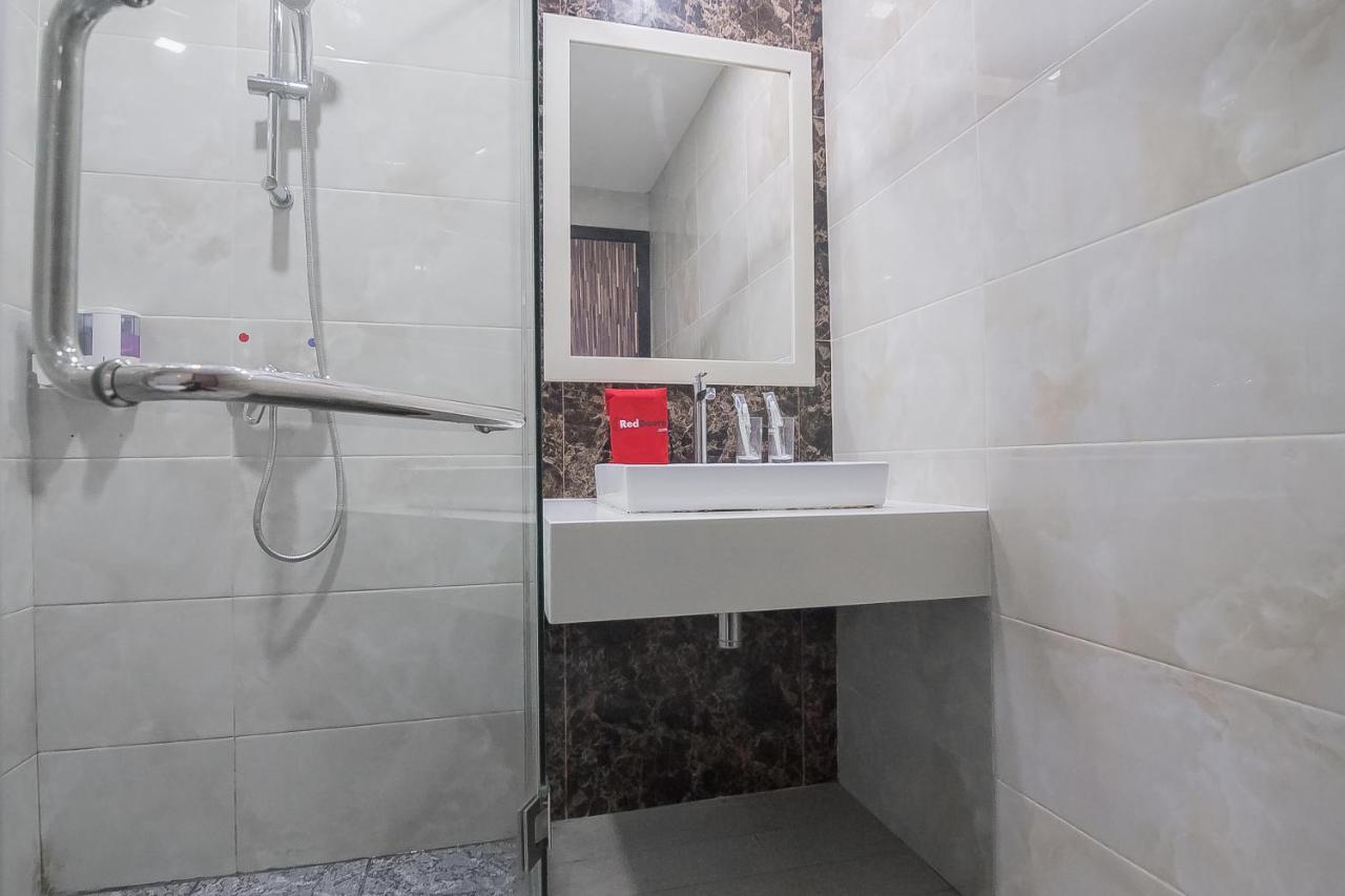 Paragon Nagoya Hotel by RedDoorz