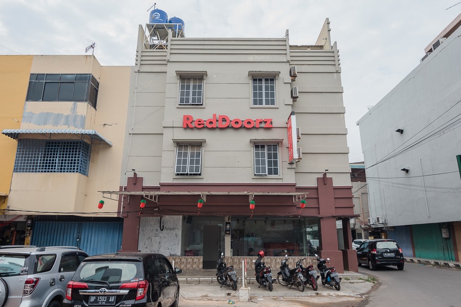 RedDoorz Near Nagoya Hill Batam 2