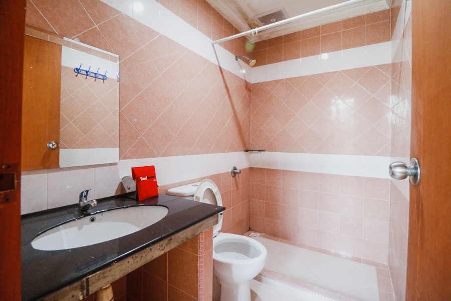 RedDoorz Near Nagoya Hill Batam 2