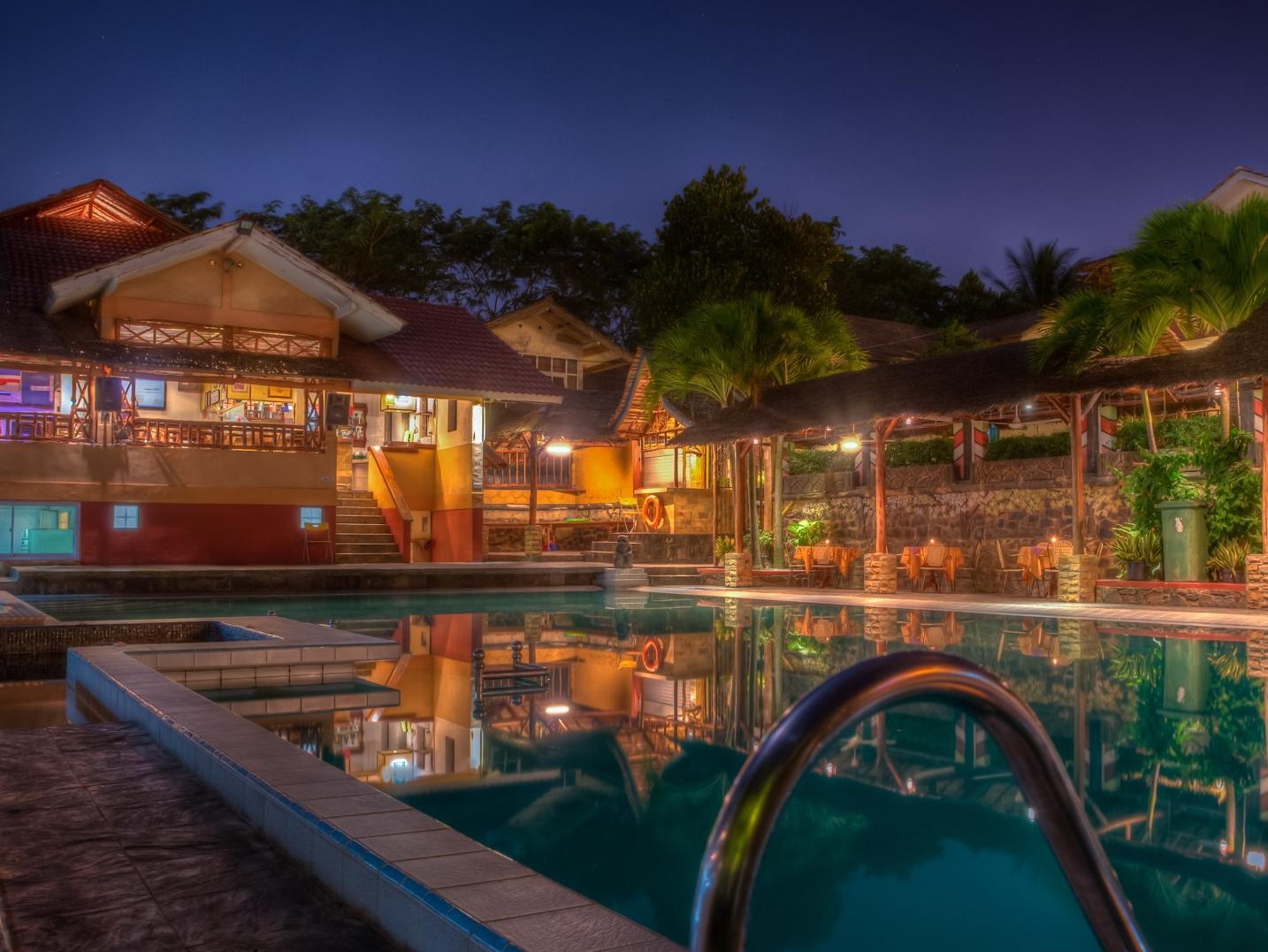 Smiling Hill Apartments & Guesthouse