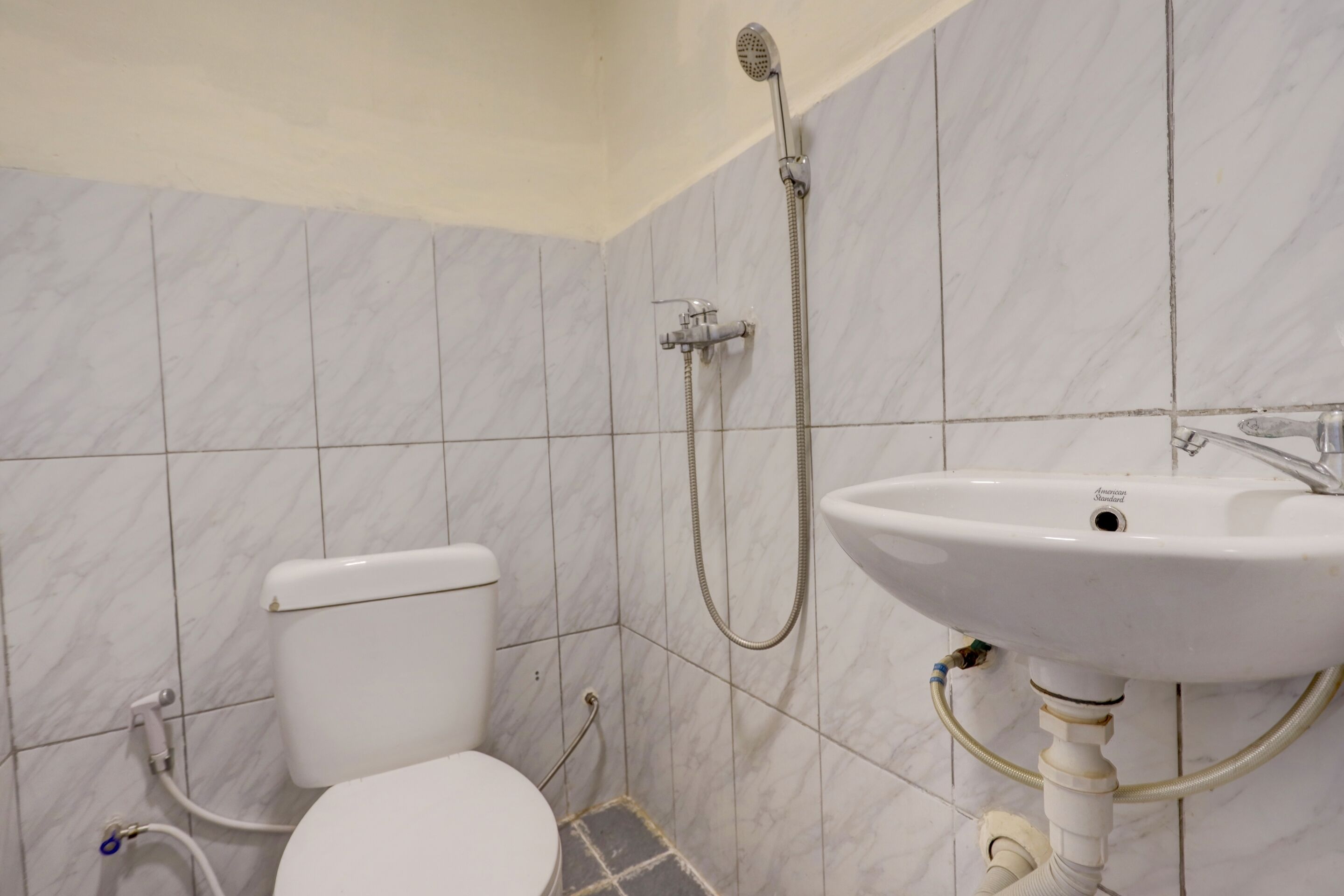 Spot On 92845 Josua Passing Stay