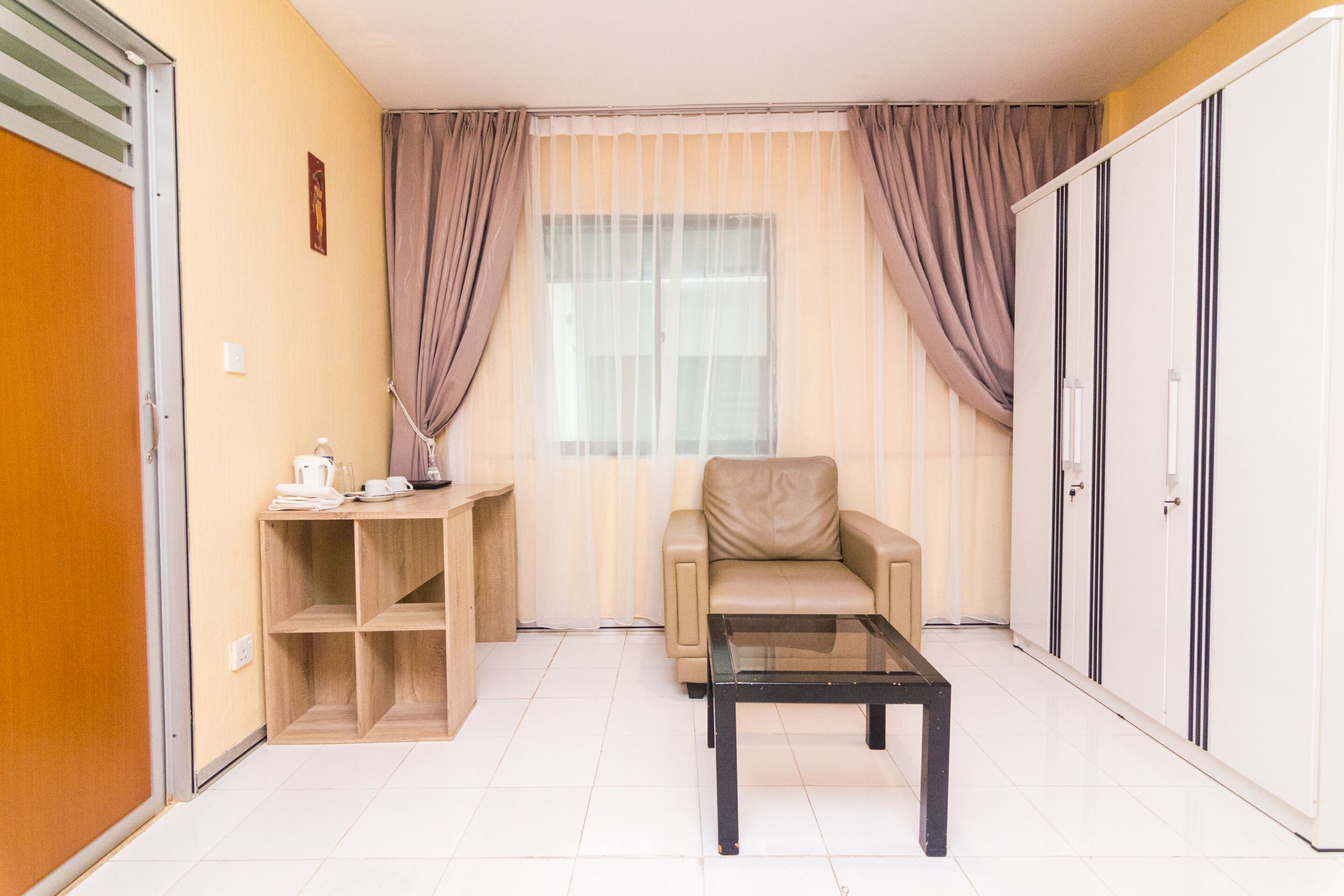 Zeke Hotel by OYO Rooms