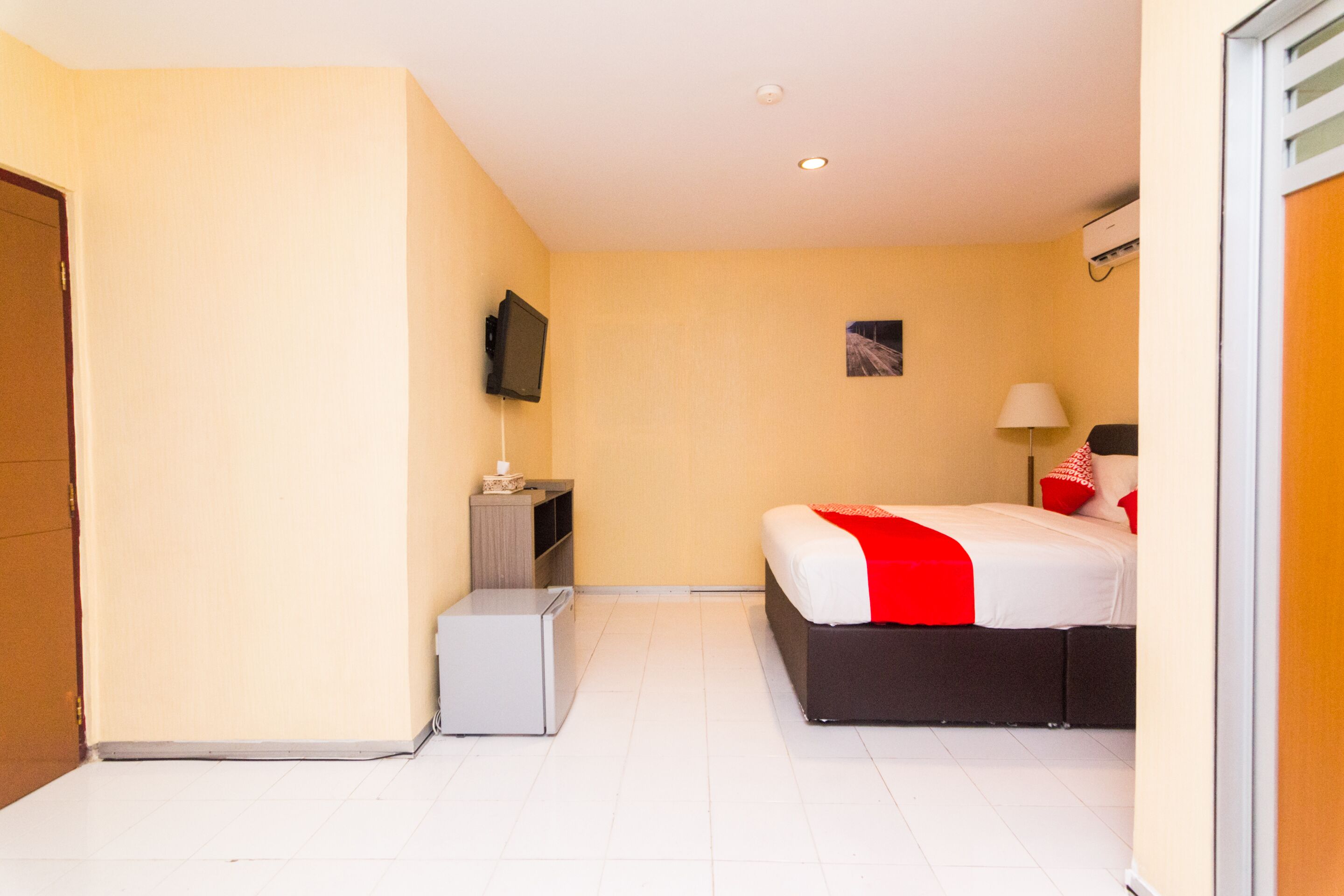 Zeke Hotel by OYO Rooms