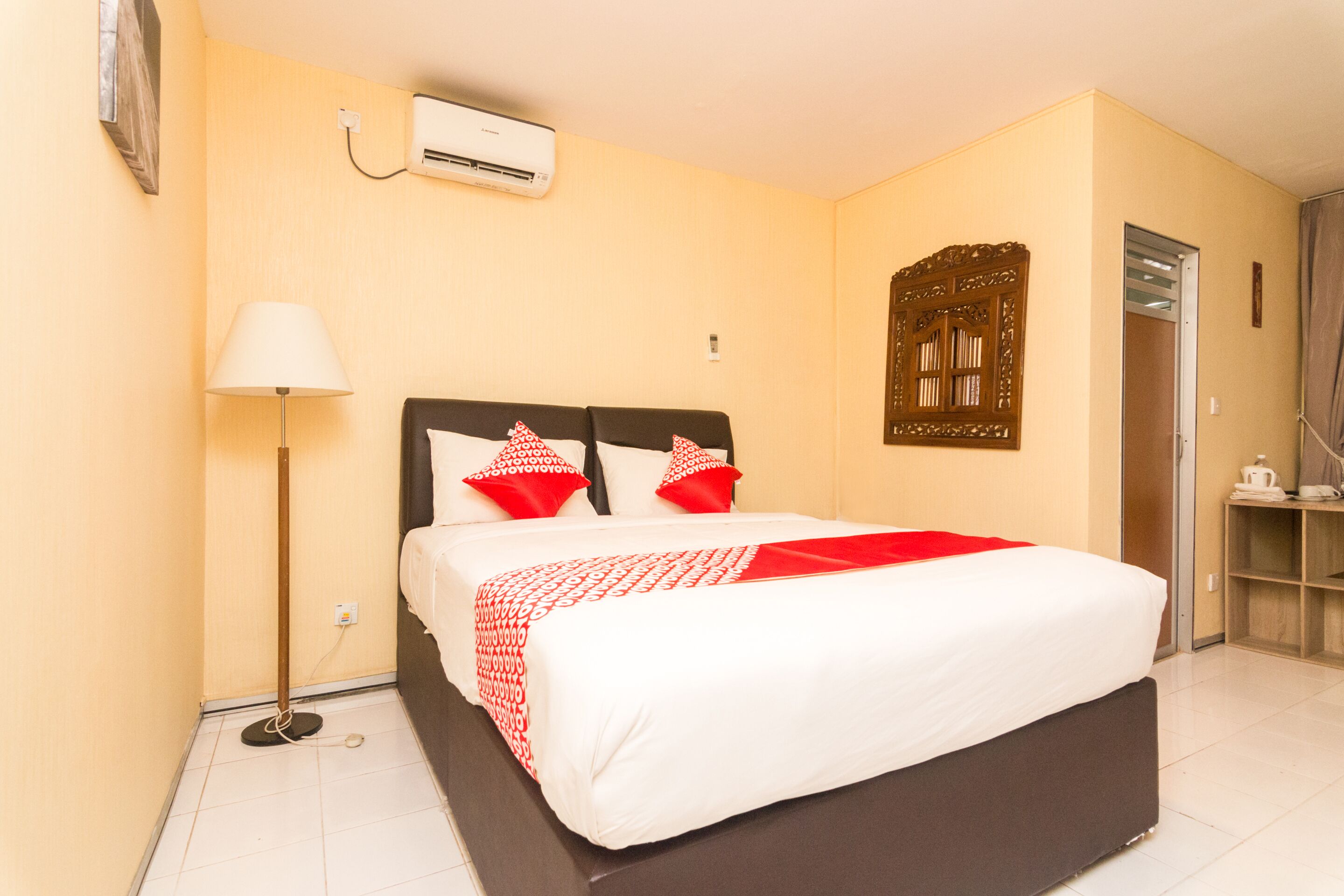 Zeke Hotel by OYO Rooms