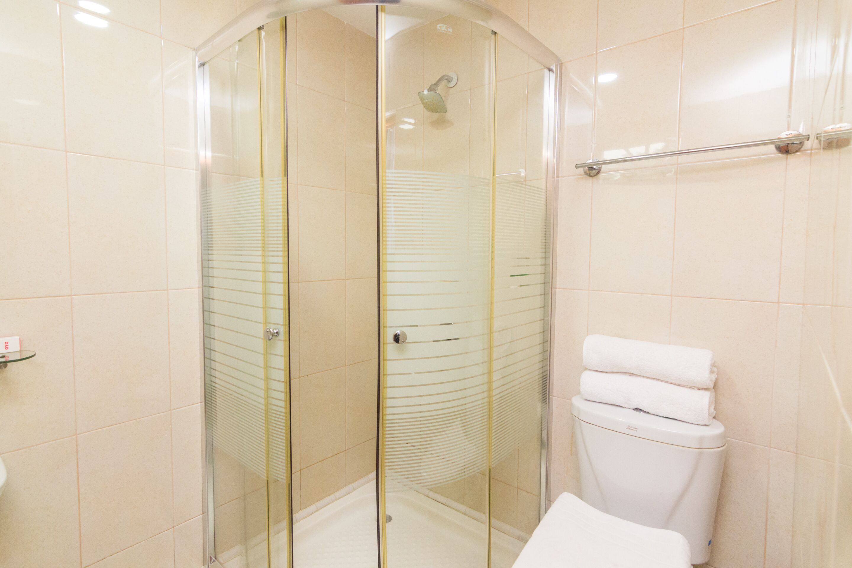 Zeke Hotel by OYO Rooms