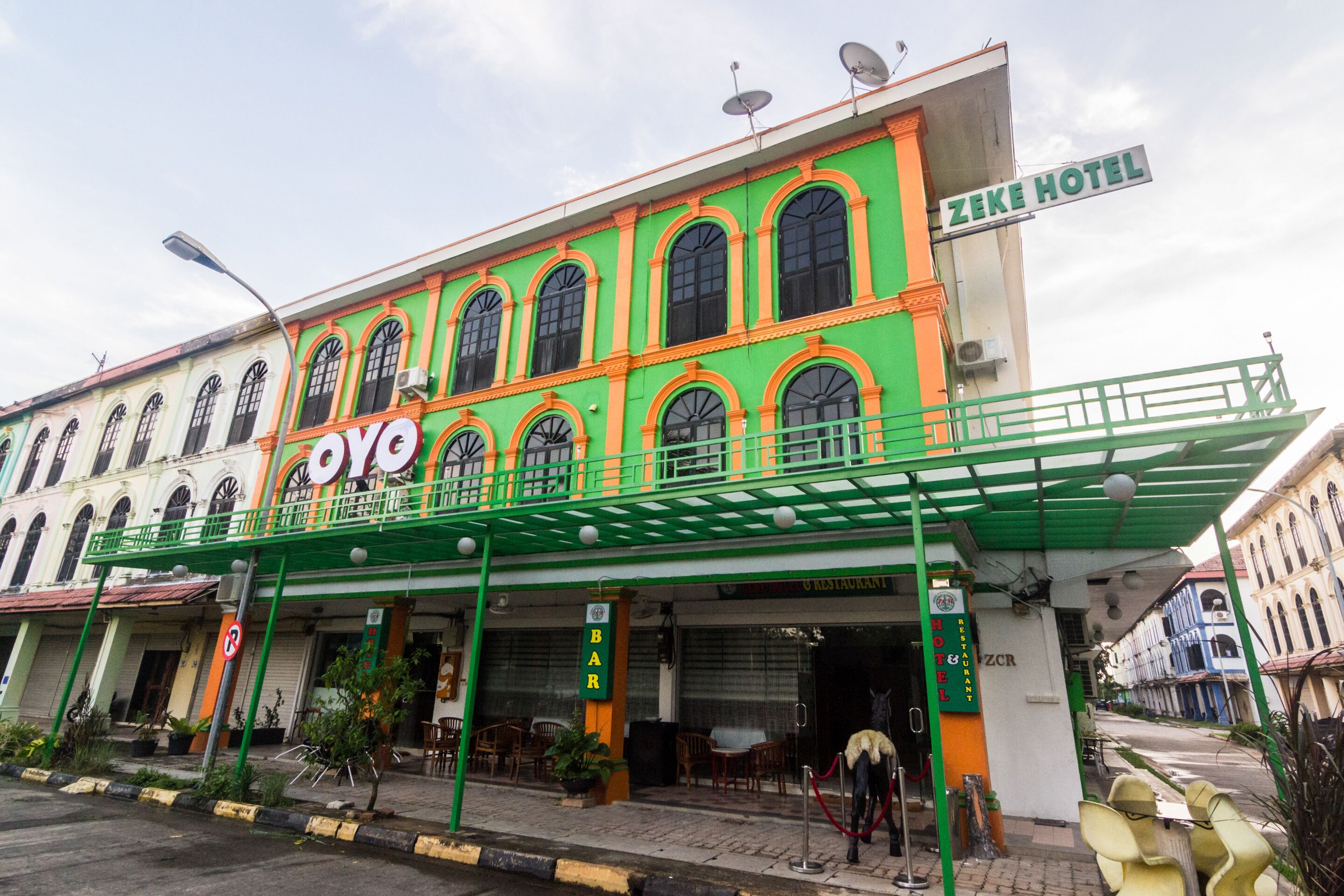 Zeke Hotel by OYO Rooms