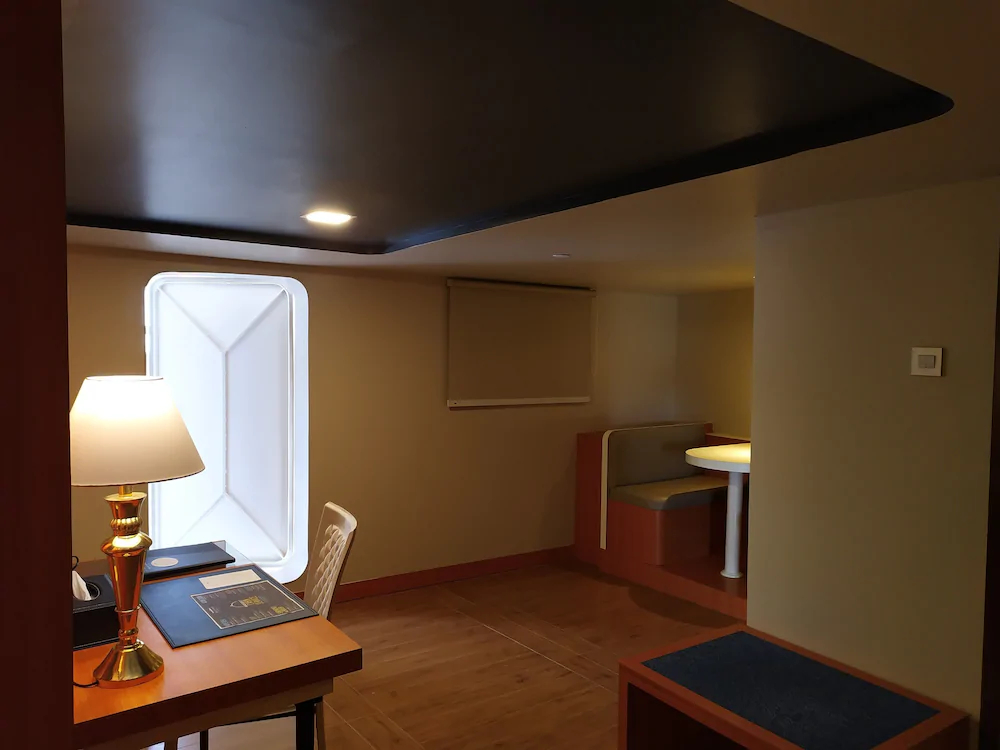 Doulos Phos The Ship Hotel