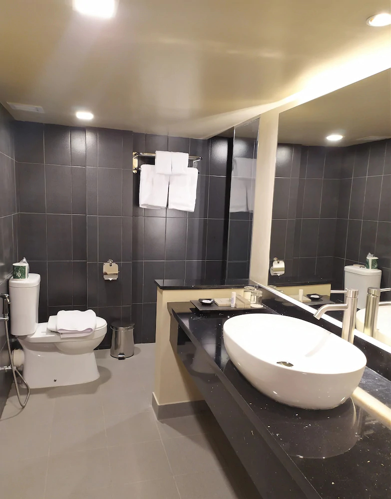 Doulos Phos The Ship Hotel