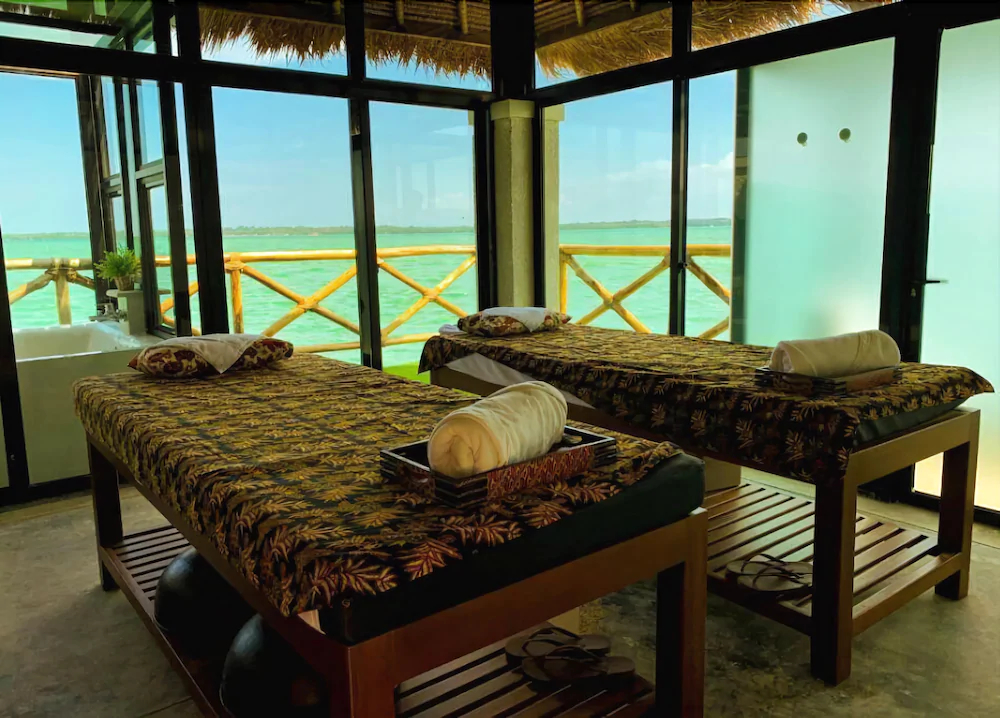 Doulos Phos The Ship Hotel