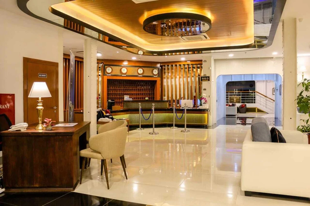 Doulos Phos The Ship Hotel