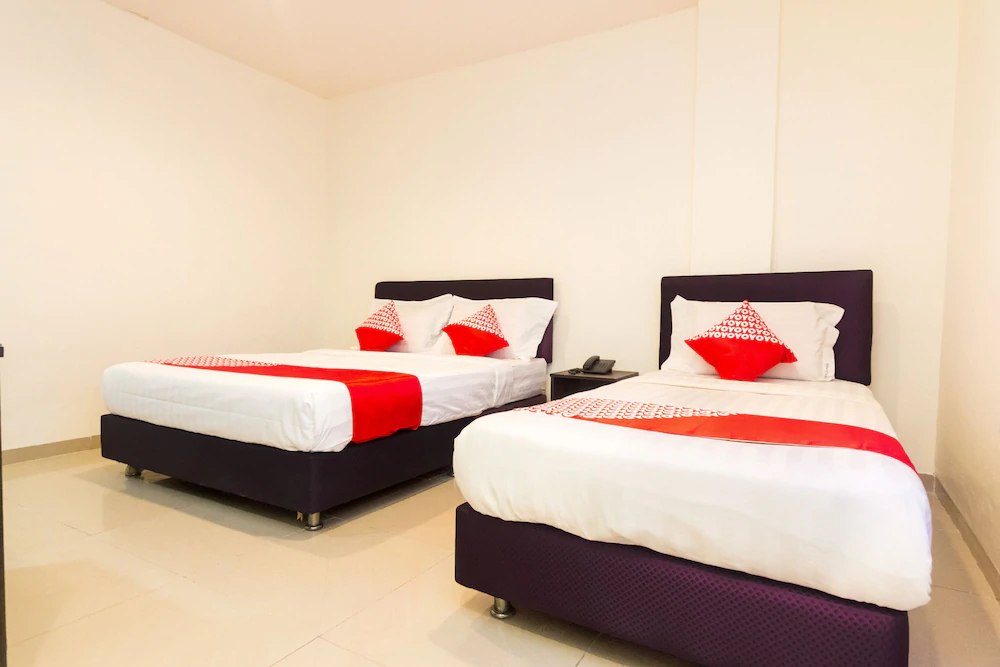 New Star Hotel by OYO Rooms