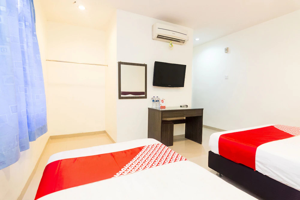 New Star Hotel by OYO Rooms
