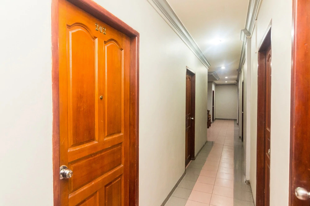 New Star Hotel by OYO Rooms