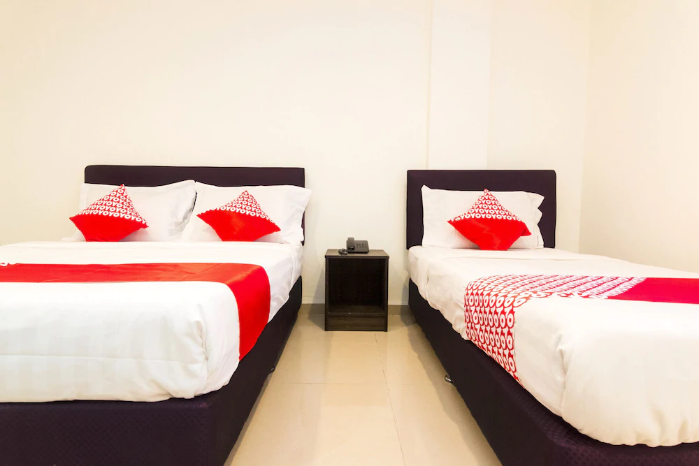 New Star Hotel by OYO Rooms