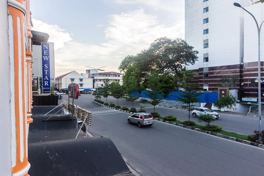 New Star Hotel by OYO Rooms