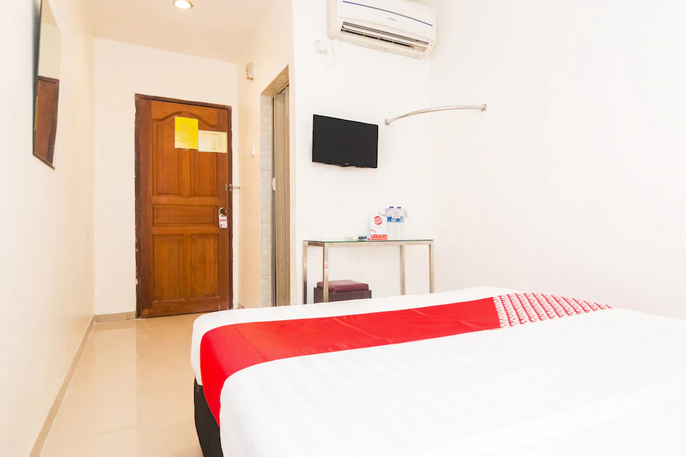 New Star Hotel by OYO Rooms