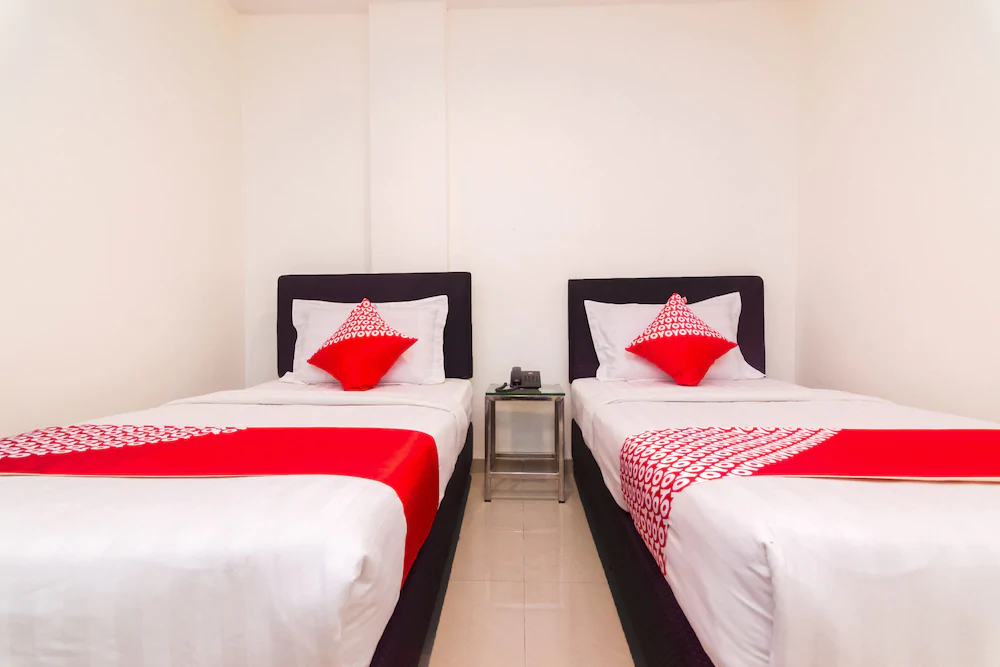 New Star Hotel by OYO Rooms