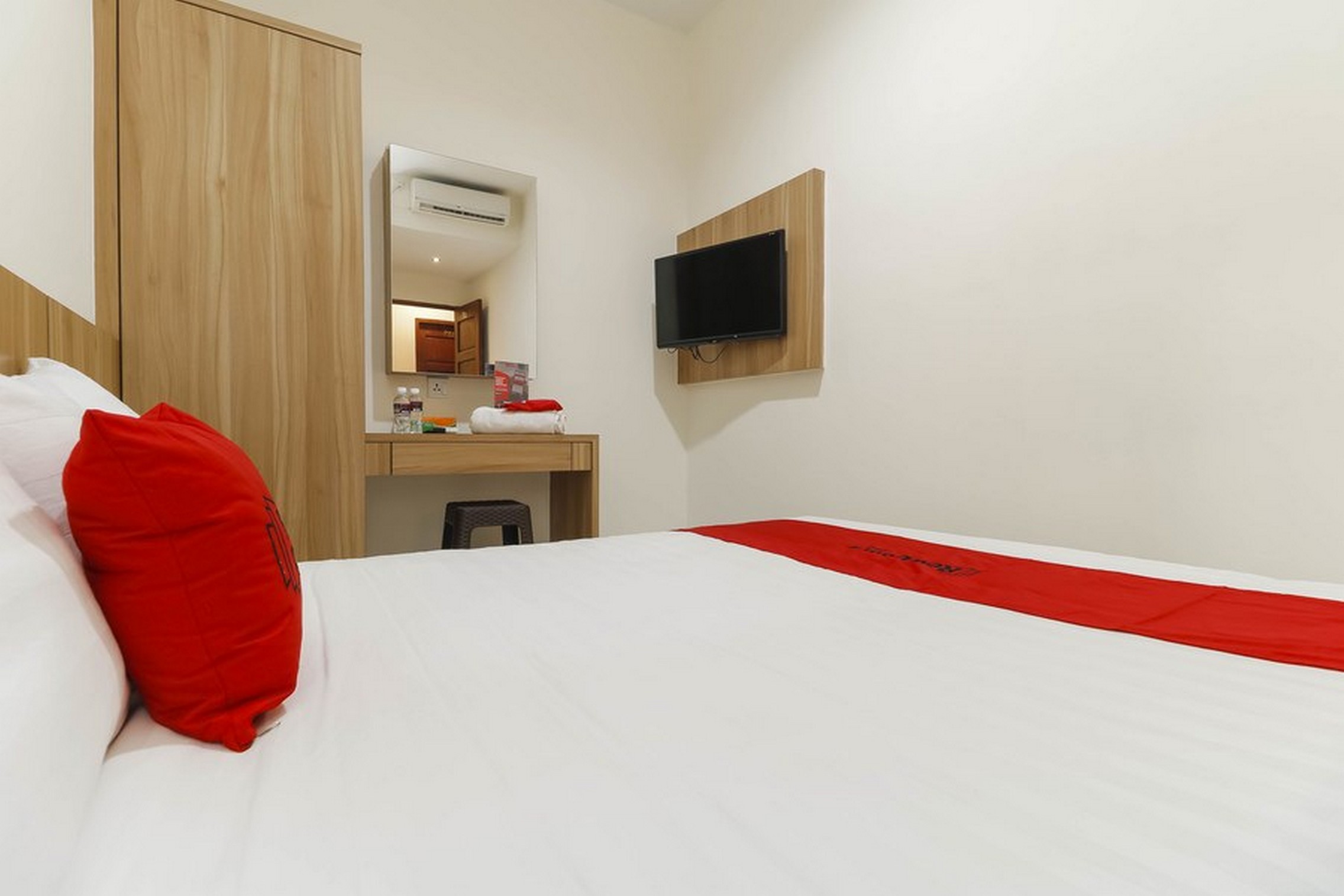 RedDoorz @ Nagoya Indah