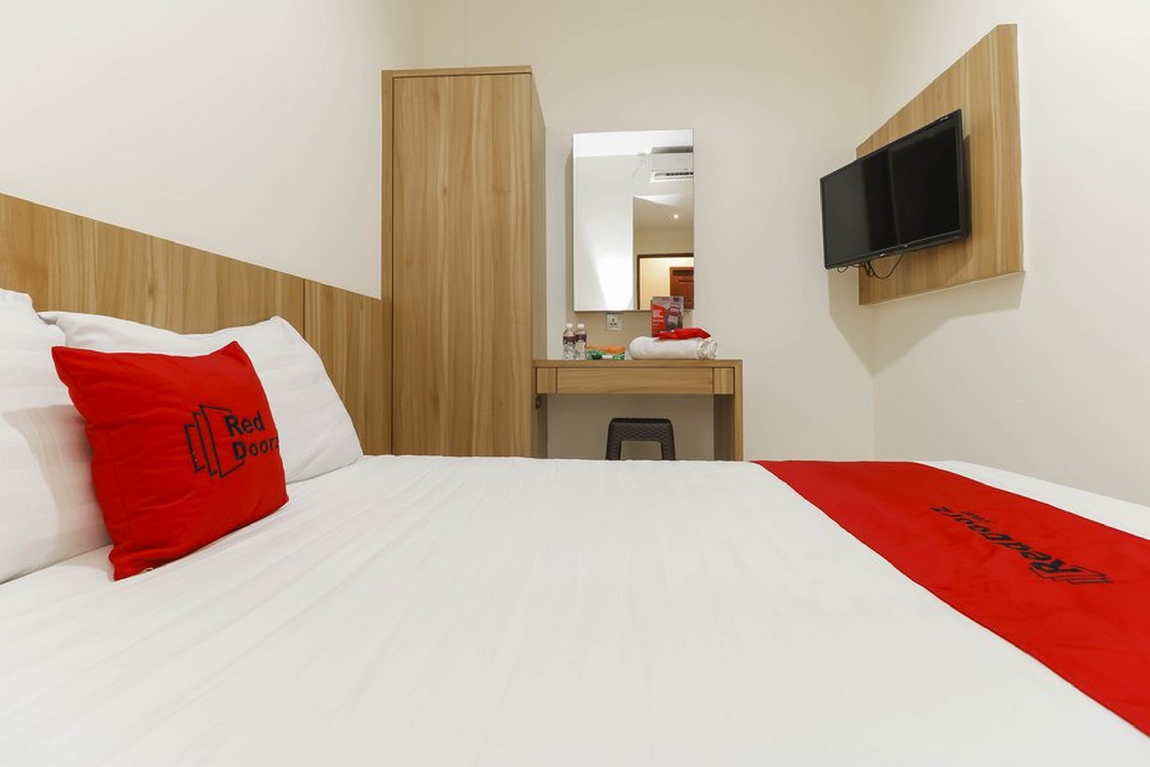 RedDoorz @ Nagoya Indah