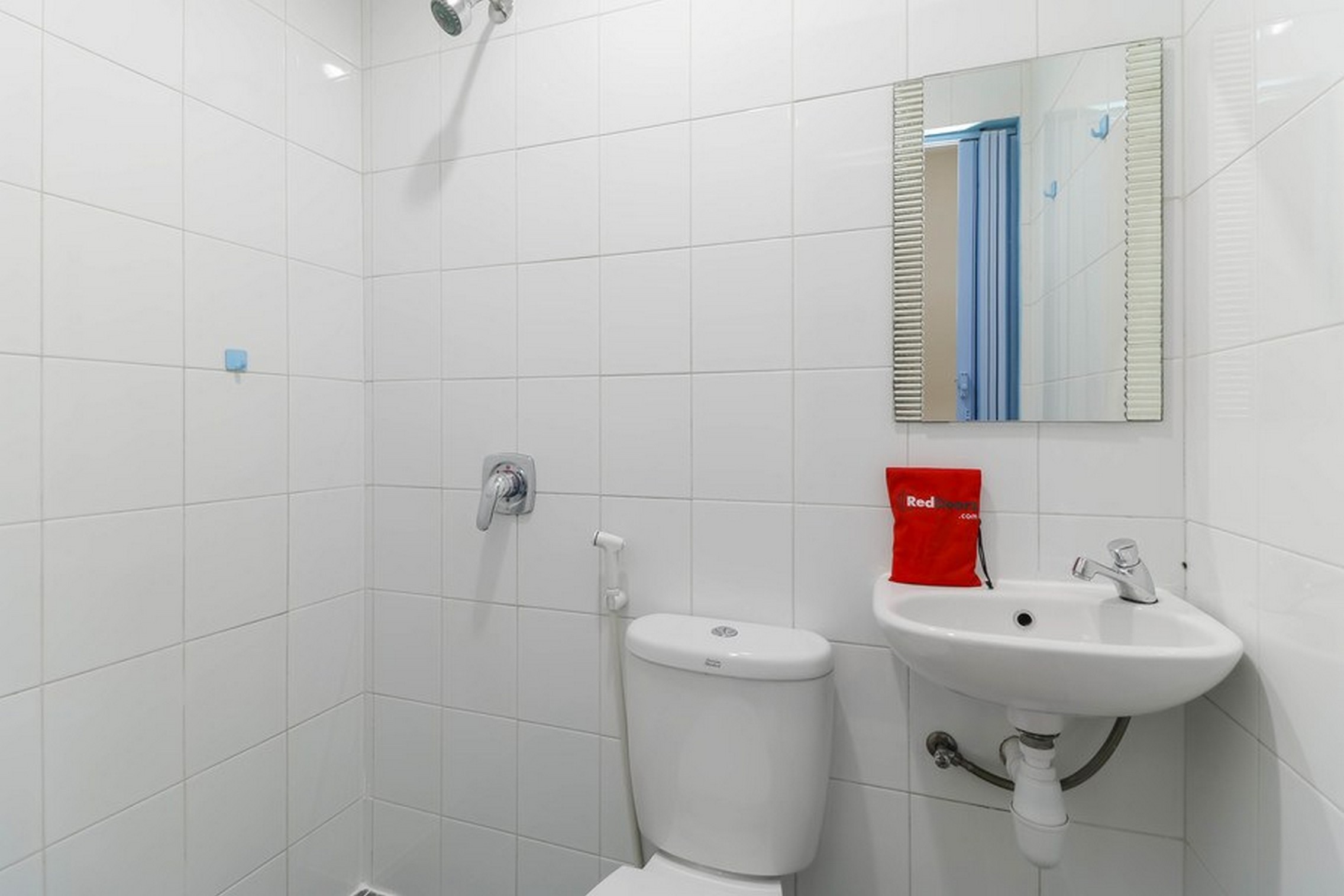 RedDoorz @ Nagoya Indah