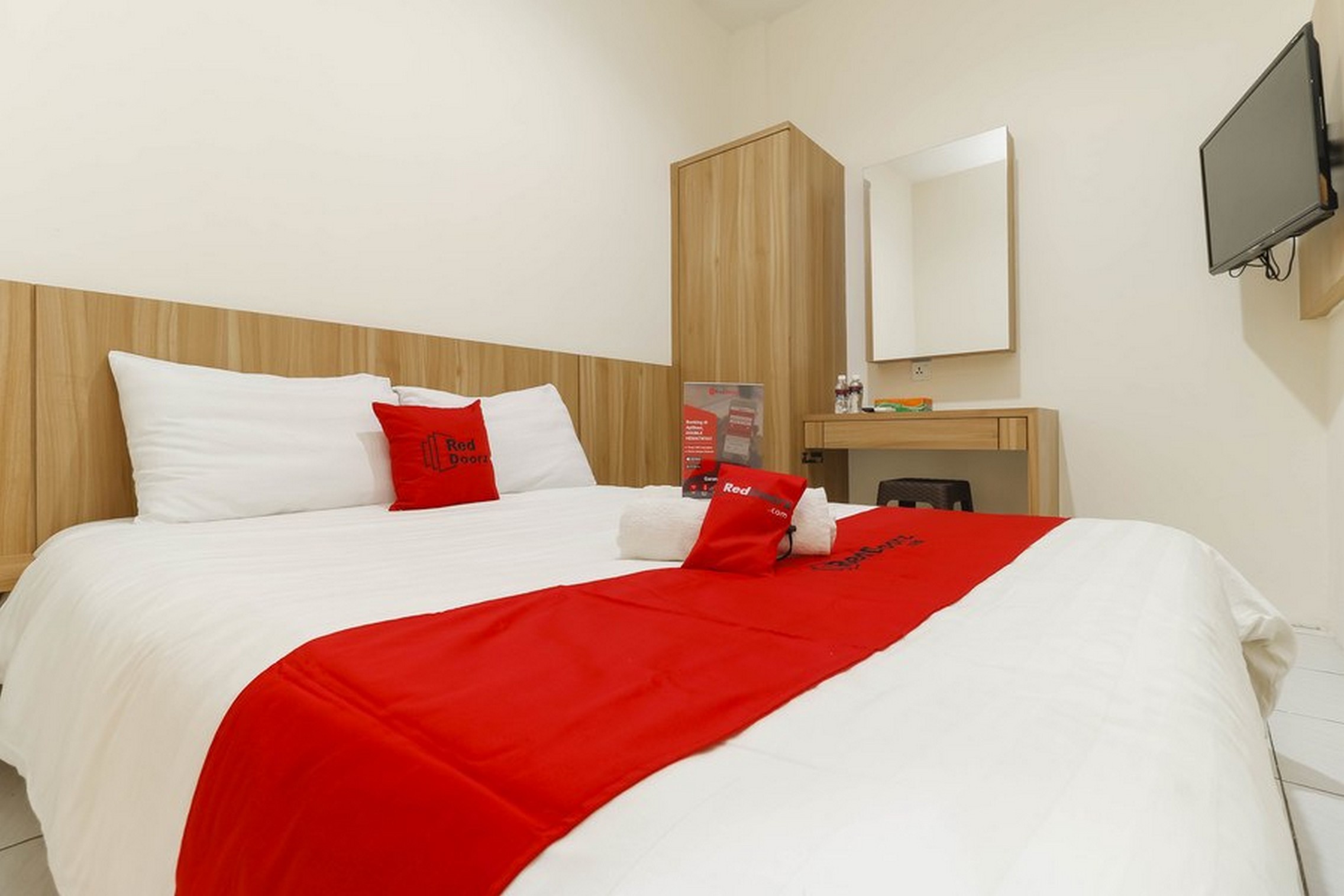 RedDoorz @ Nagoya Indah