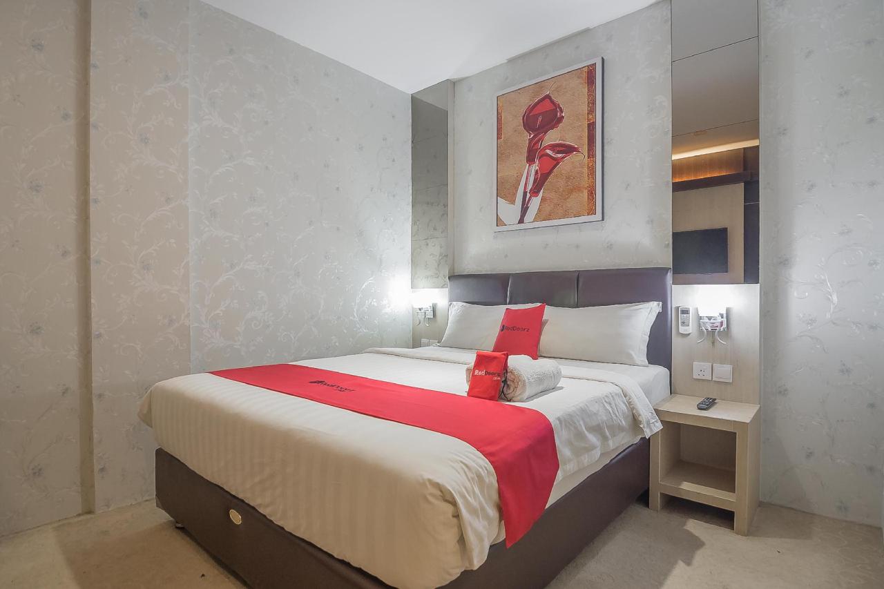 RedDoorz Premium Near Grand Batam Mall