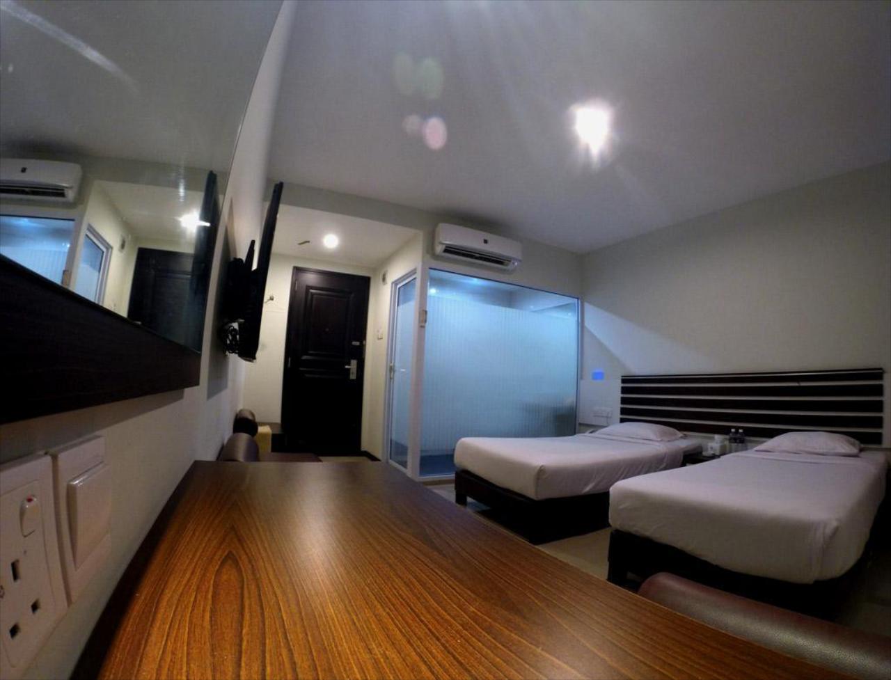 Link Hotel by RedDoorz