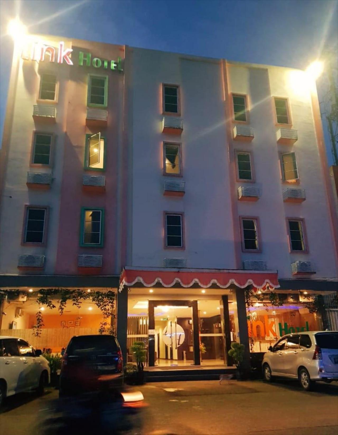 Link Hotel by RedDoorz