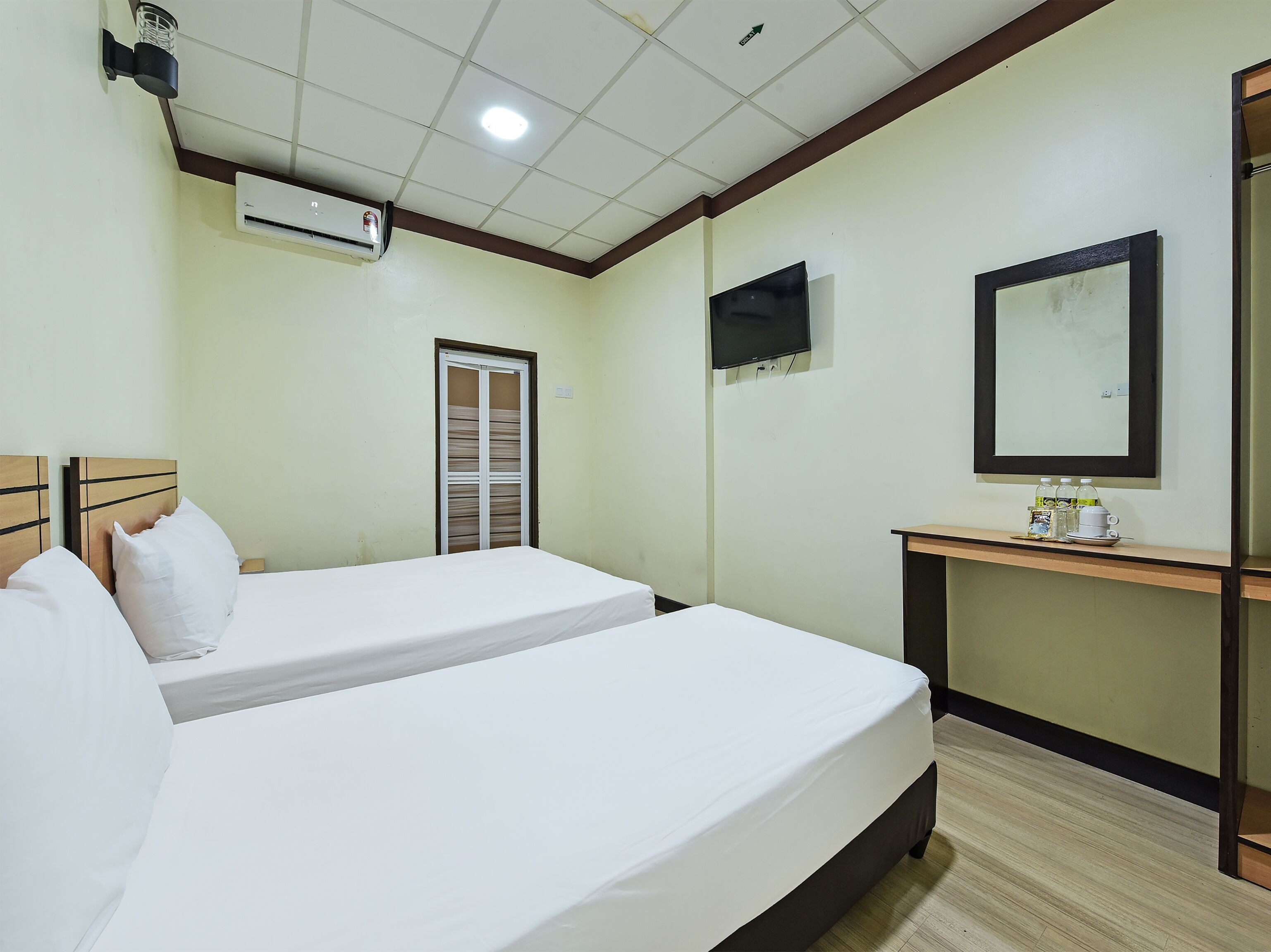 Spot On 92053 Bagus Stay