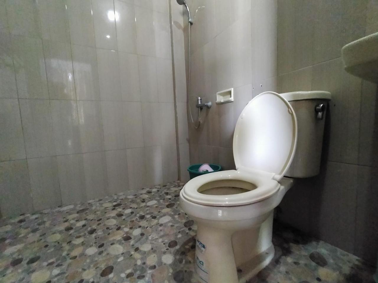 RedDoorz @ Sunset Resort Bau Bau